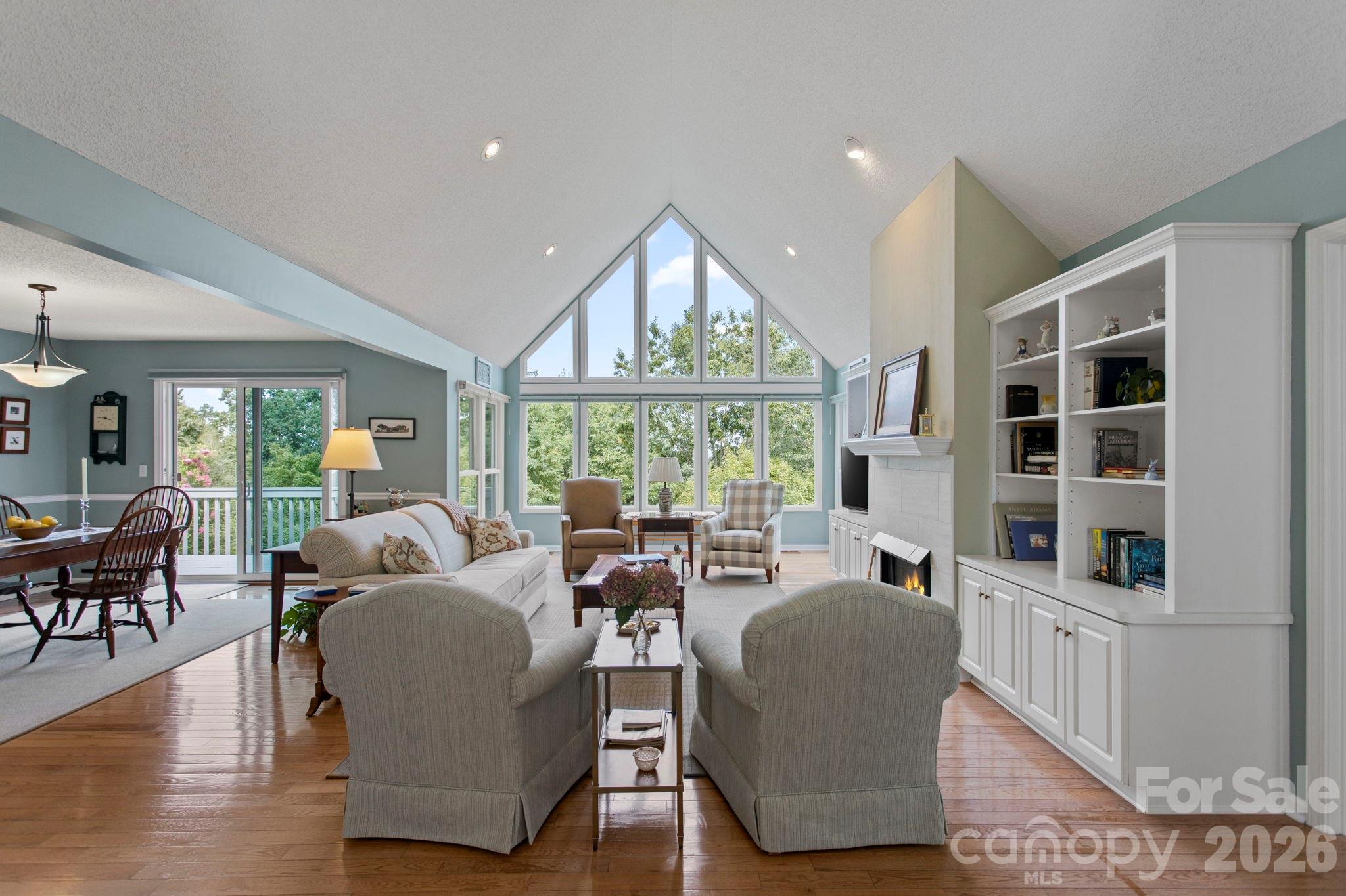 414 Ledgemont Court Property Photo 7