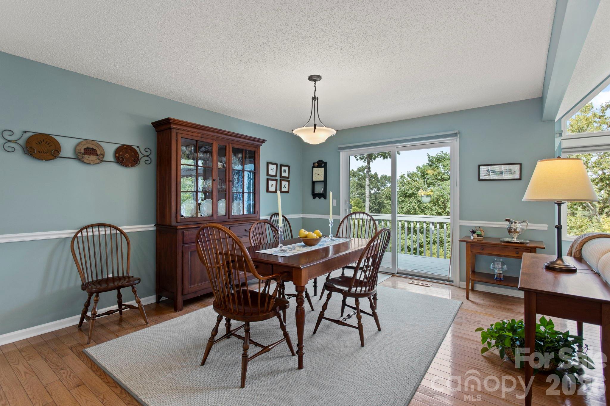 414 Ledgemont Court Property Photo 10