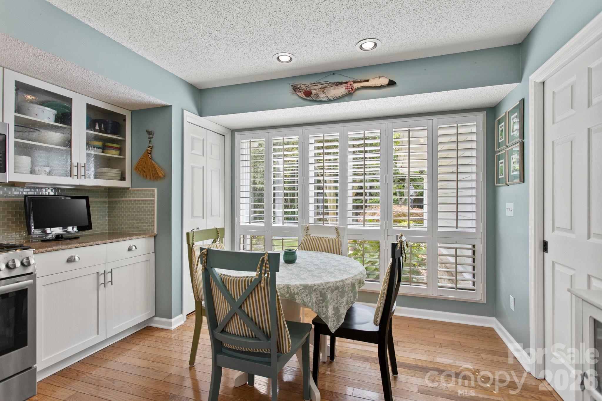 414 Ledgemont Court Property Photo 13