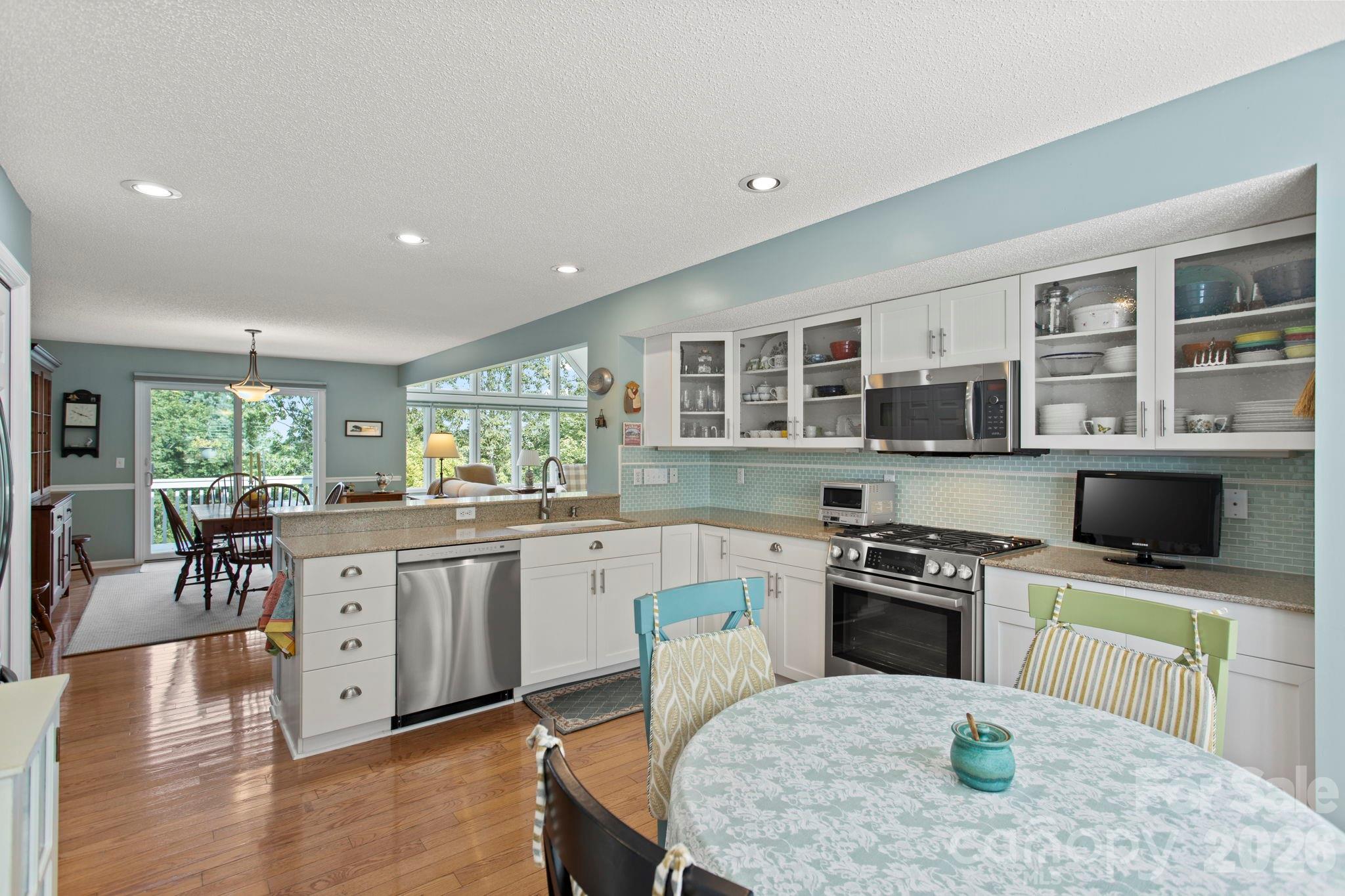 414 Ledgemont Court Property Photo 14