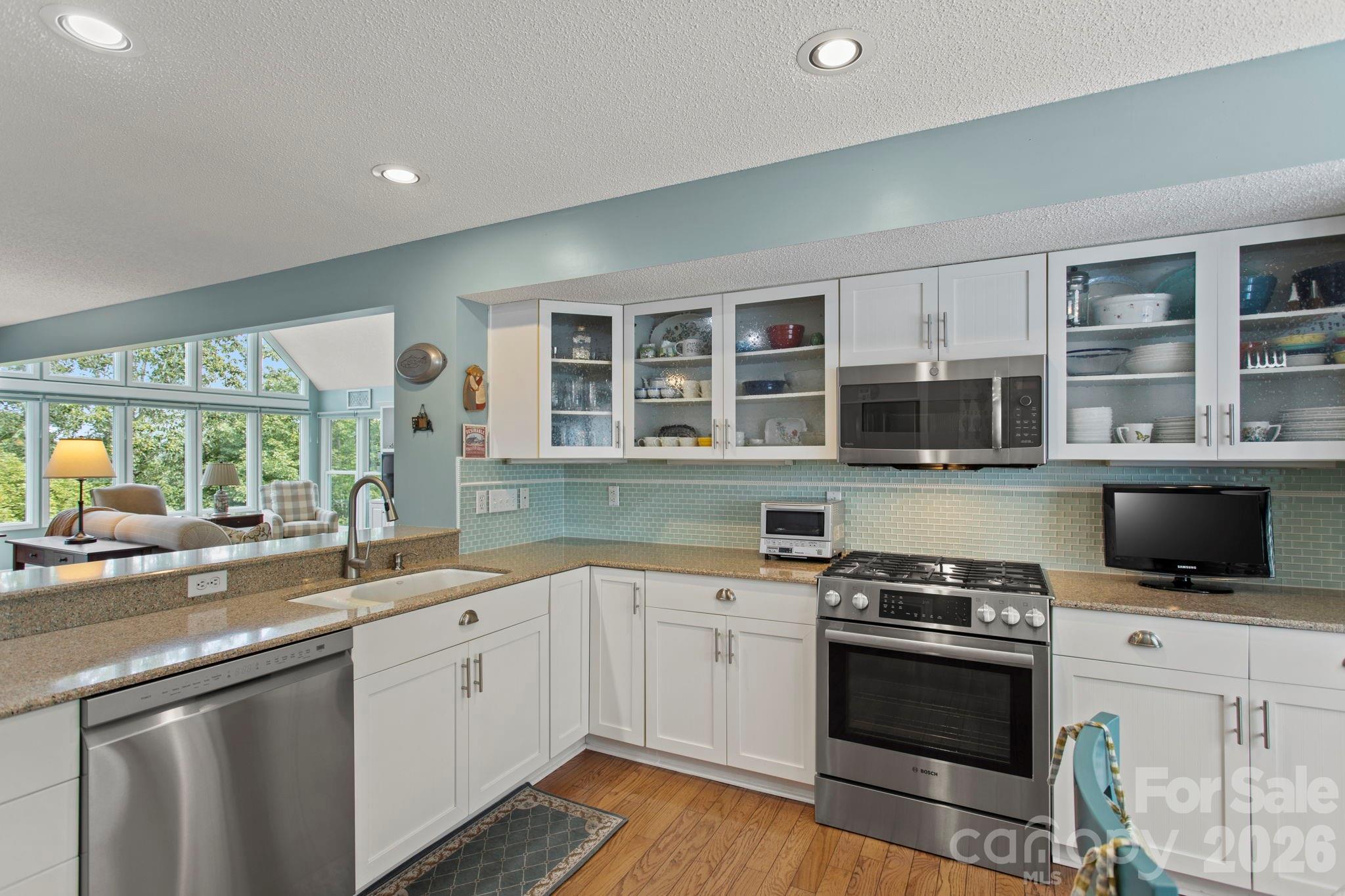 414 Ledgemont Court Property Photo 16