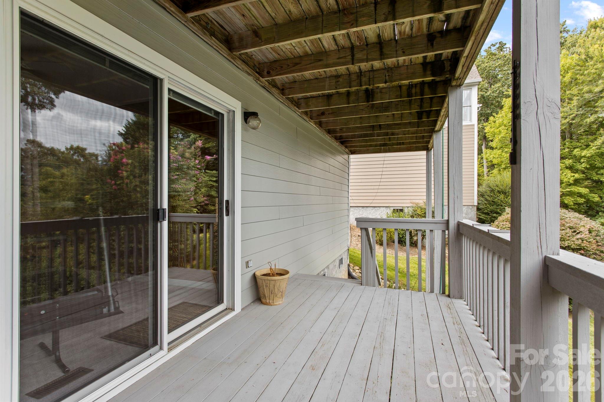 414 Ledgemont Court Property Photo 34