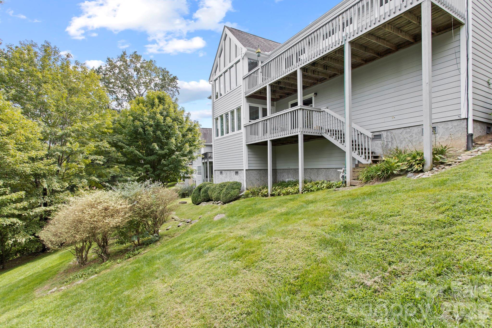 414 Ledgemont Court Property Photo 35