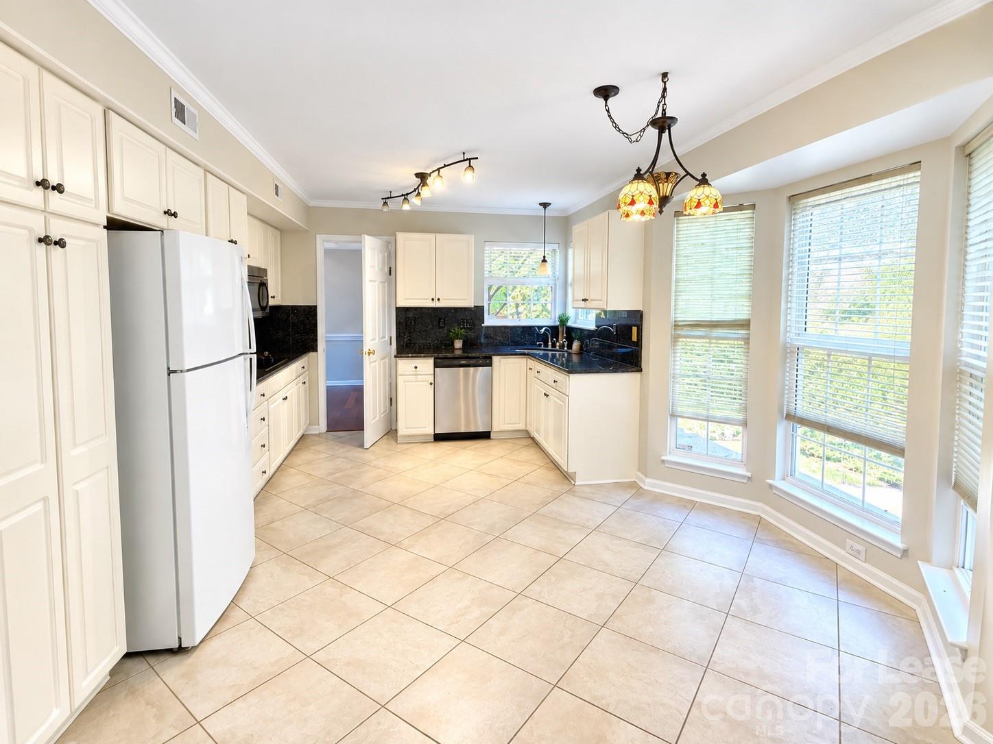 6803 Flat Creek Drive Property Photo 7