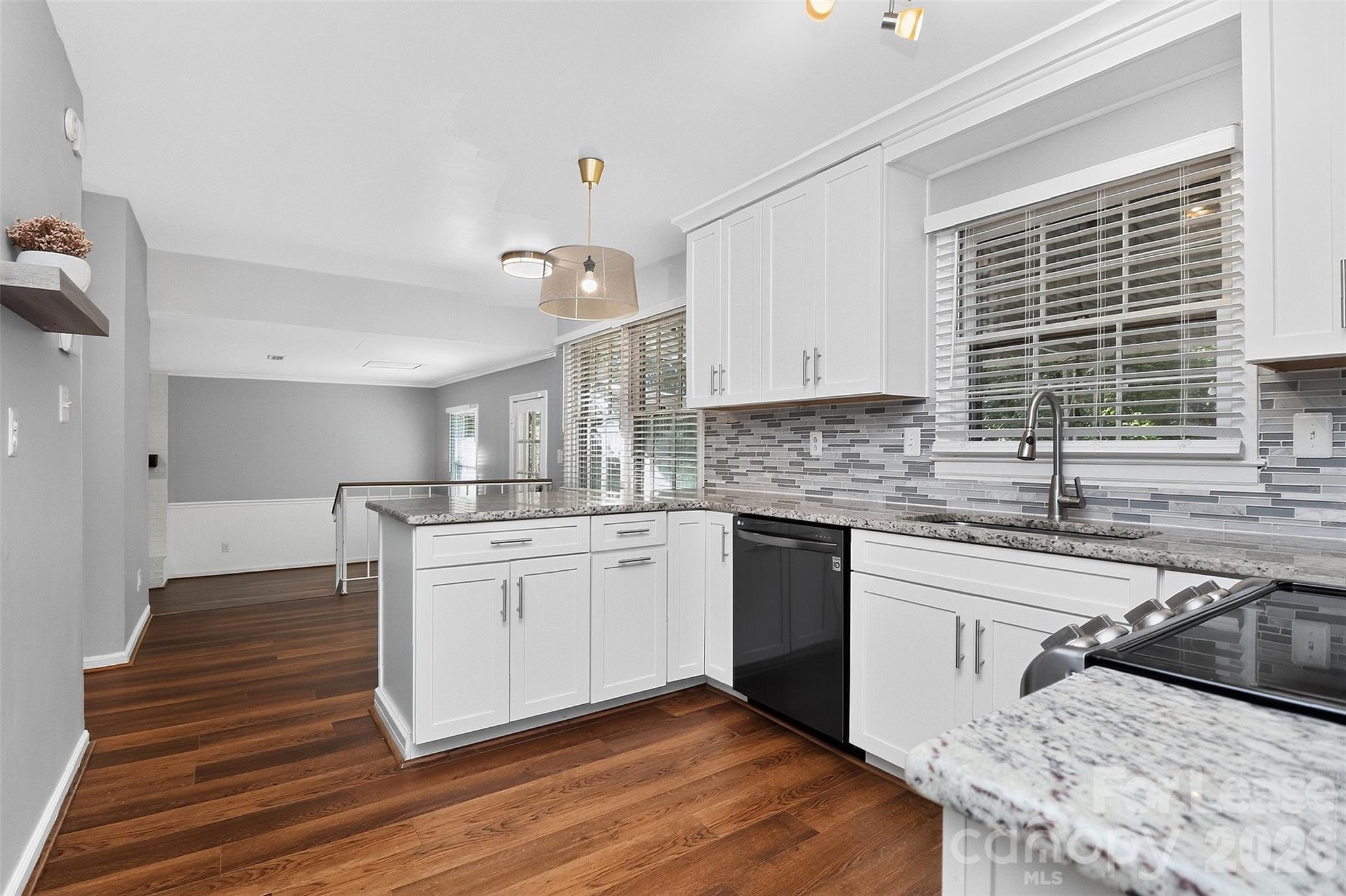 2438 Knickerbocker Drive Property Photo 11