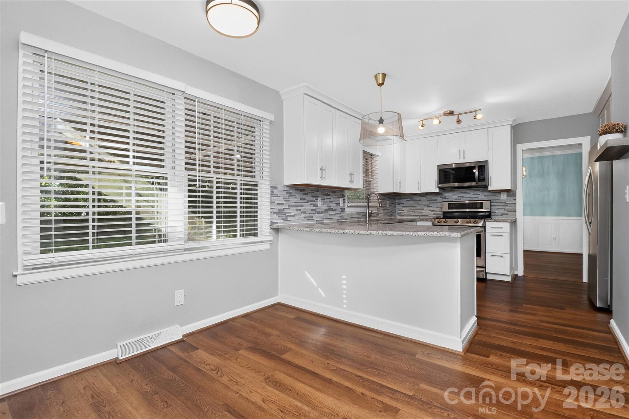 2438 Knickerbocker Drive Property Photo 15
