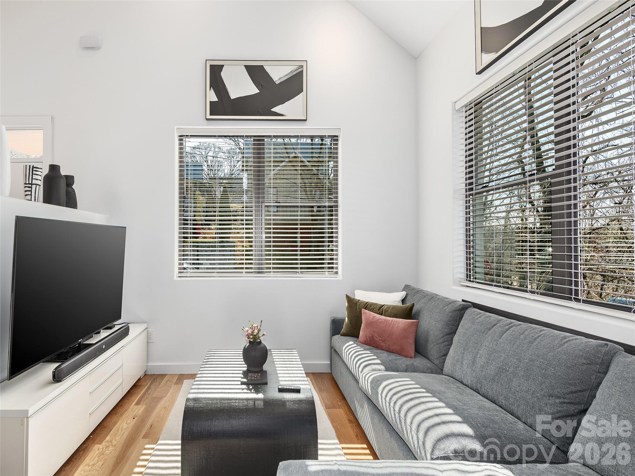 435 W Haywood Street Property Photo 7