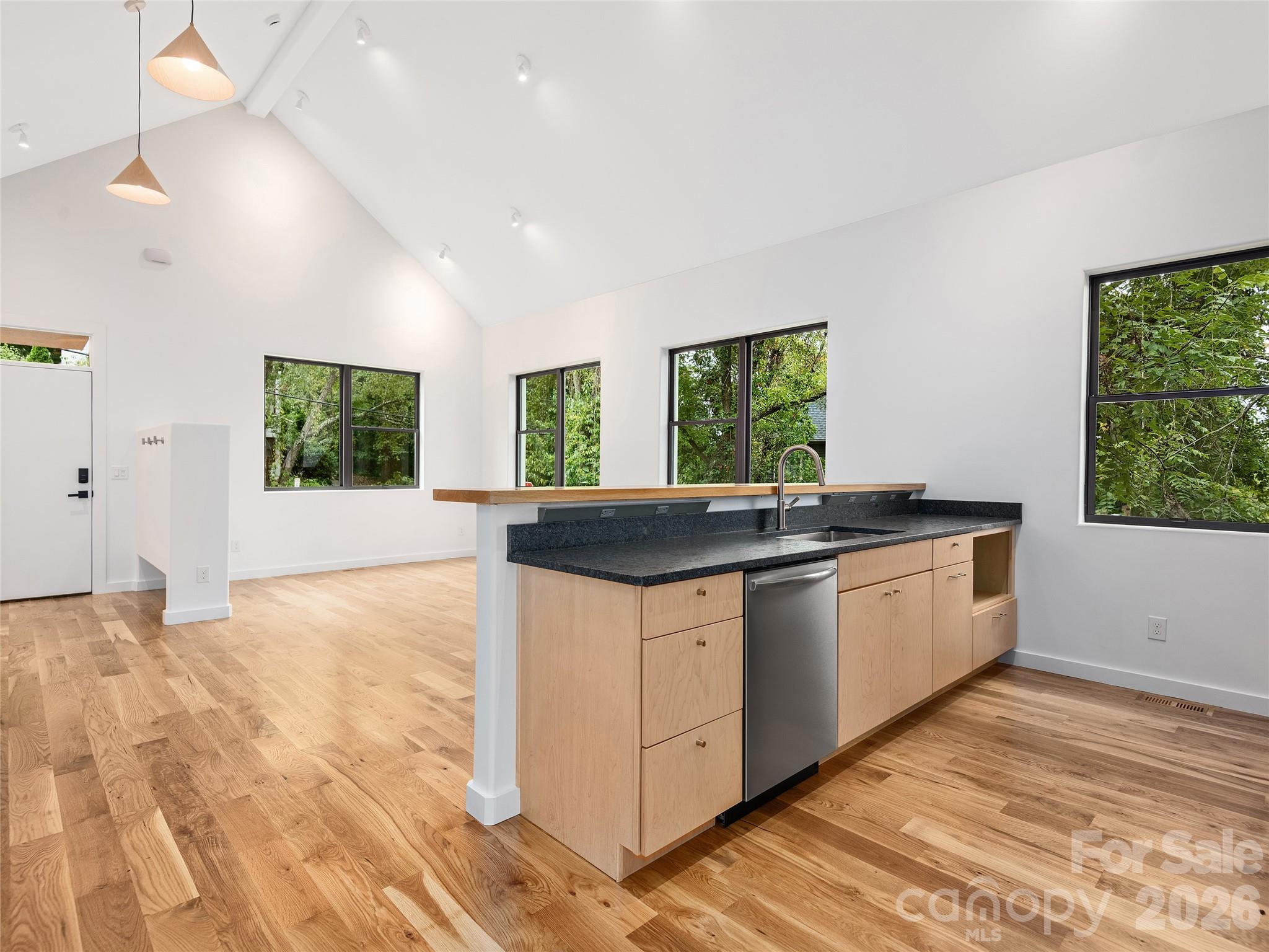 435 W Haywood Street Property Photo 13