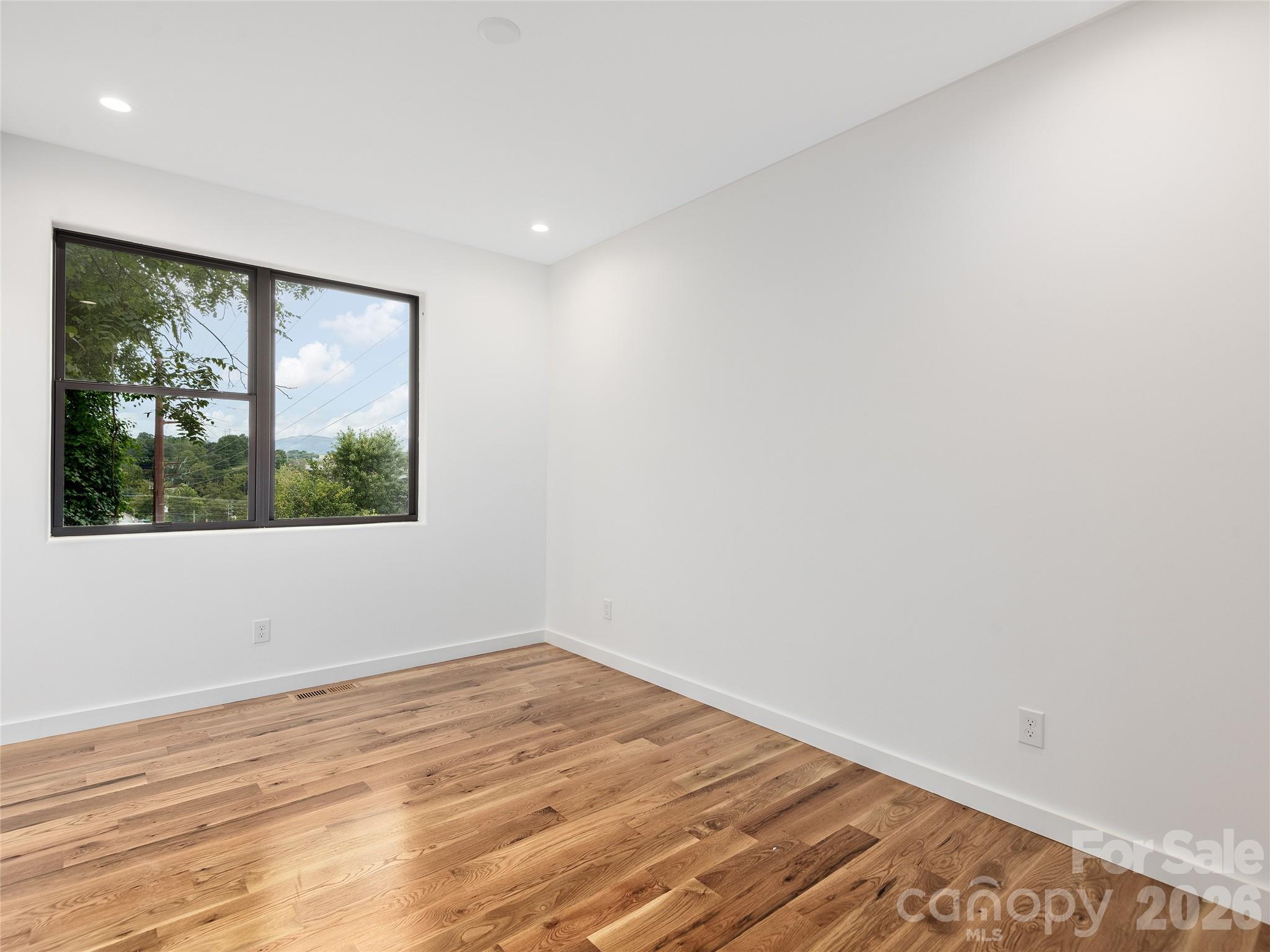 435 W Haywood Street Property Photo 18