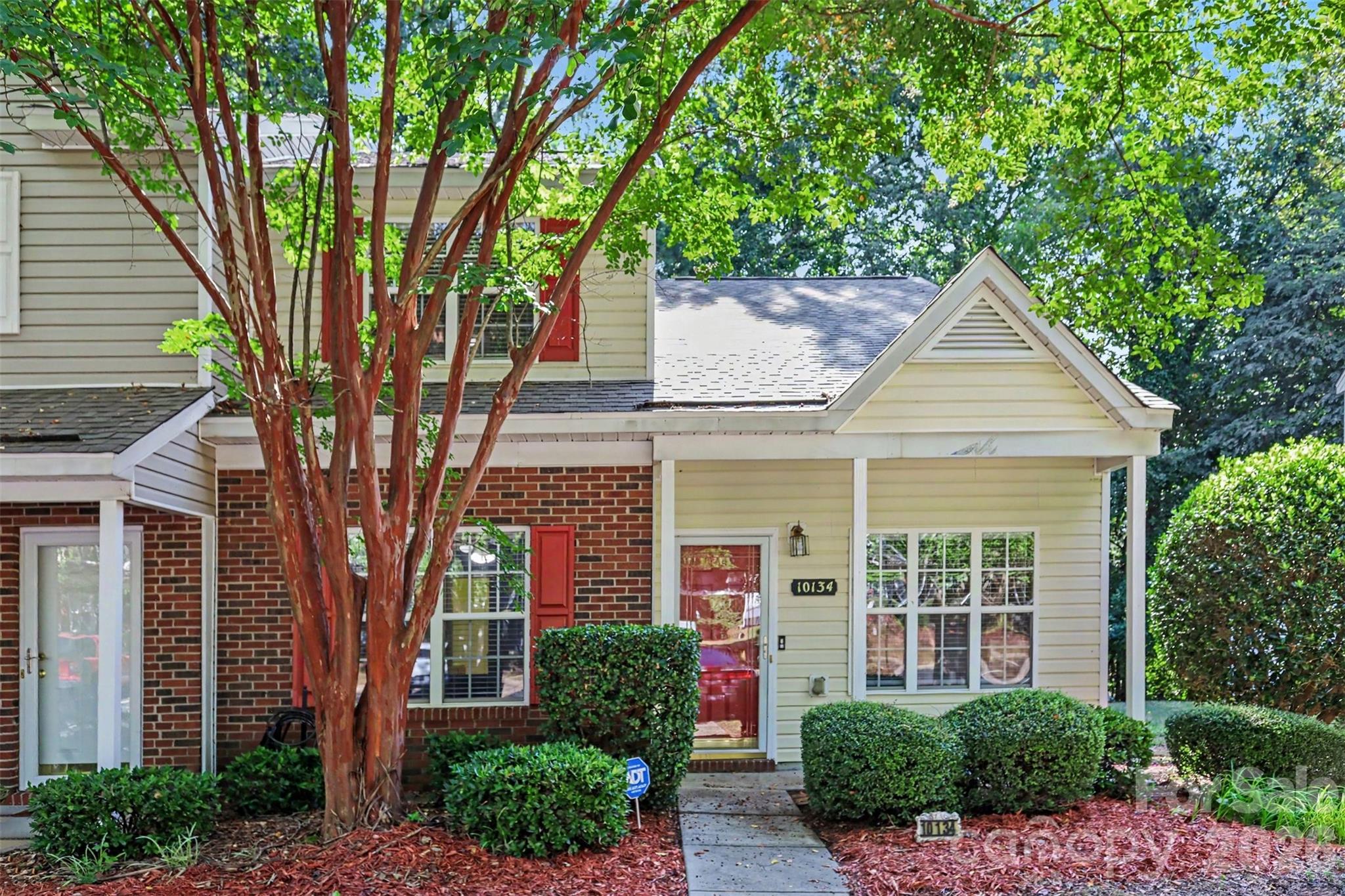 10134 Frosty Lane Property Photo 2