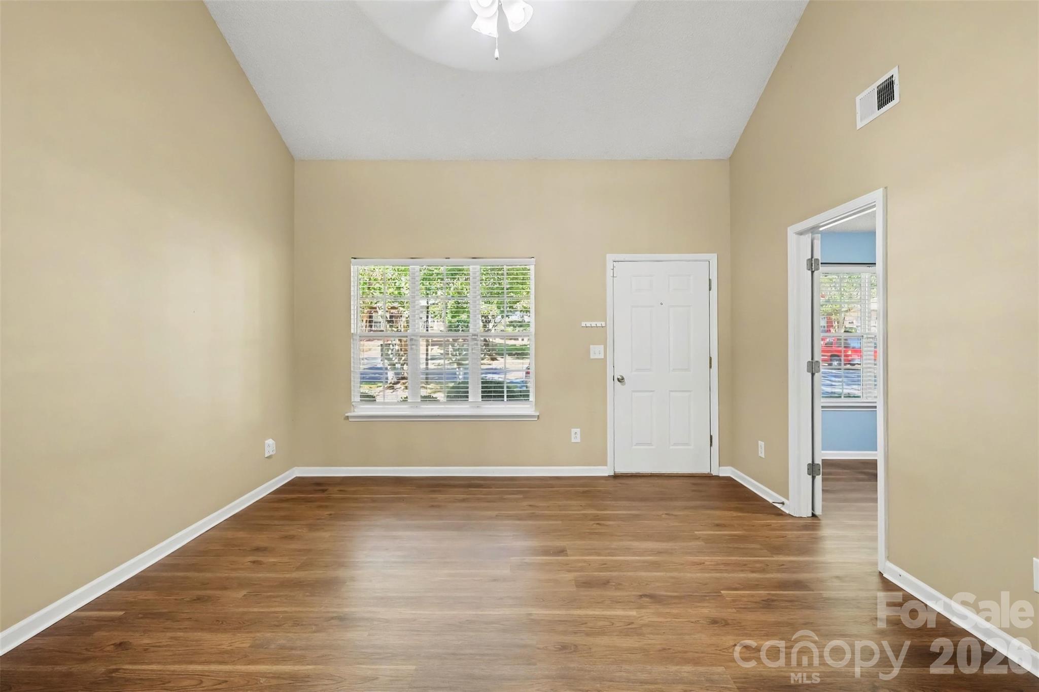 10134 Frosty Lane Property Photo 4