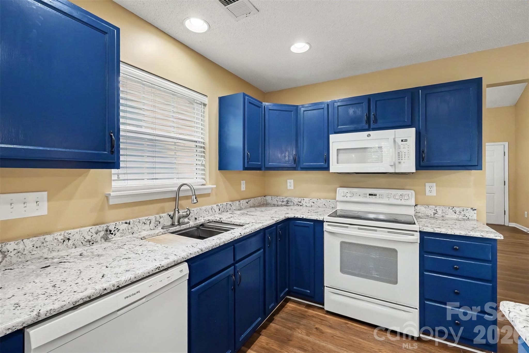 10134 Frosty Lane Property Photo 12