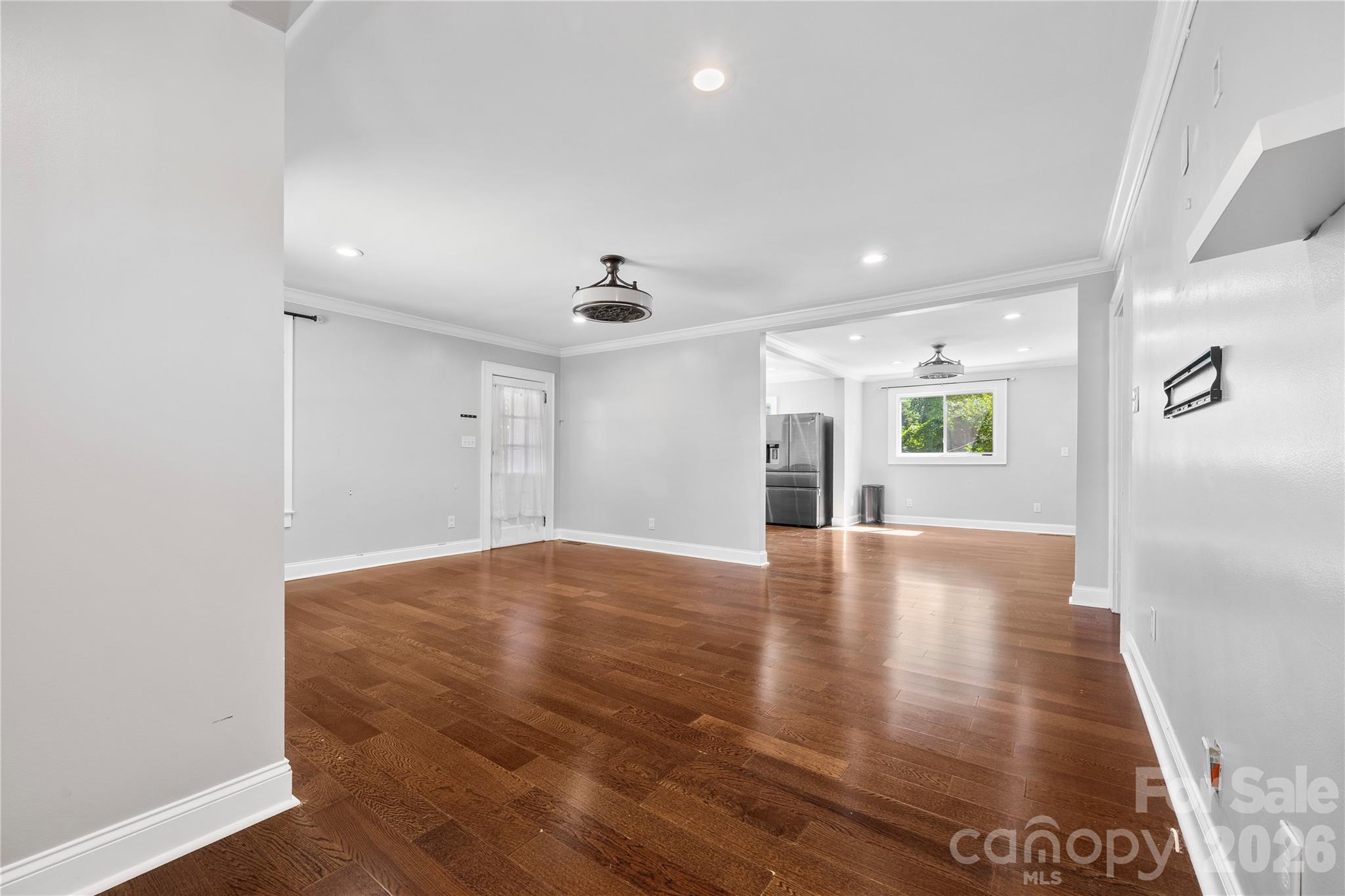 309 S Main Avenue Property Photo 12