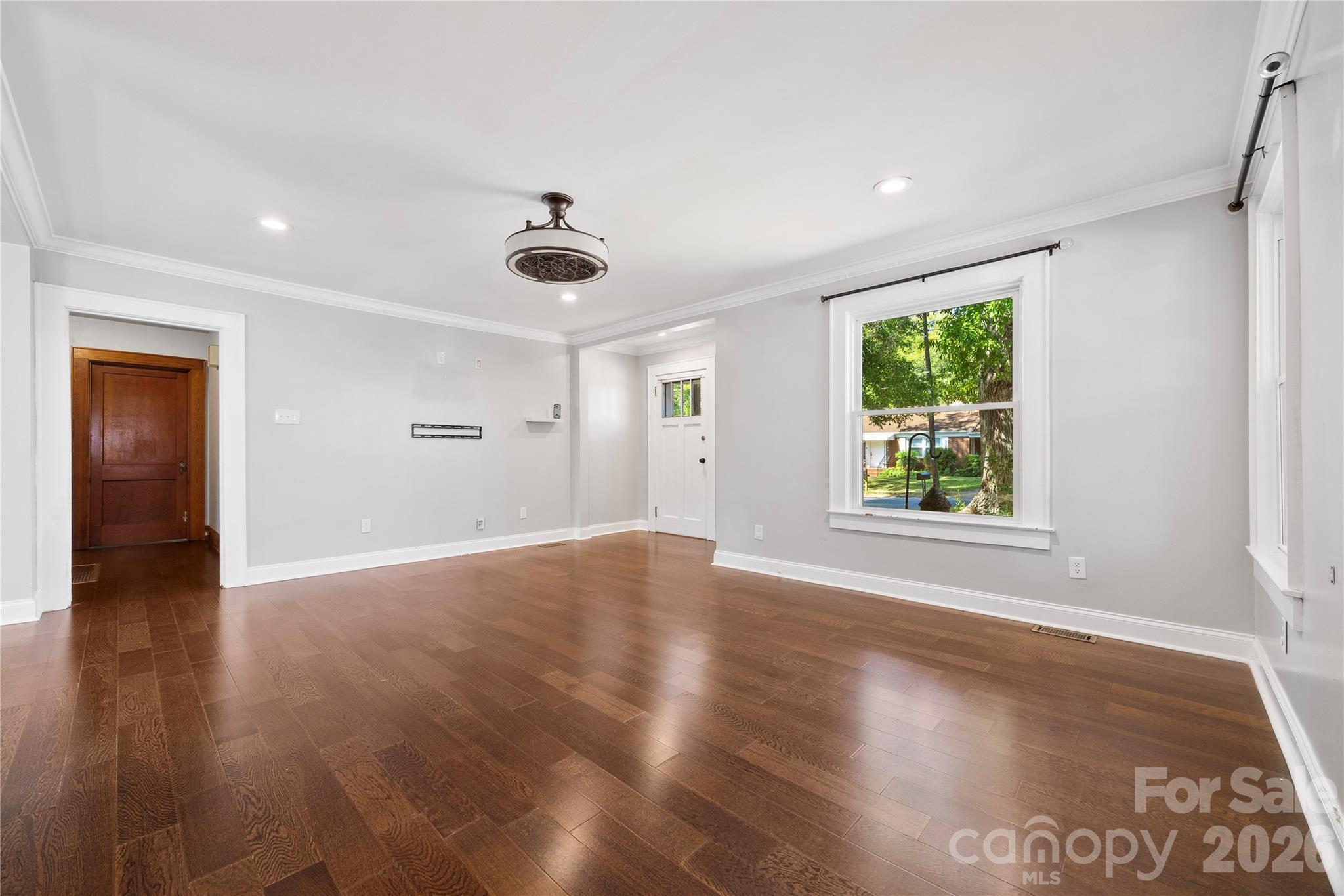 309 S Main Avenue Property Photo 14