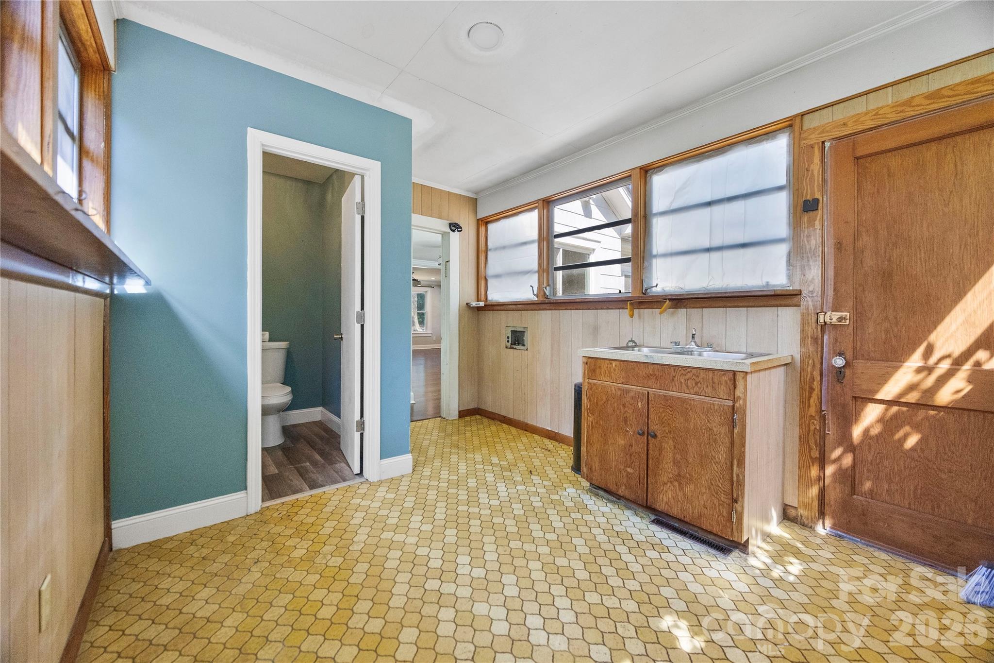 309 S Main Avenue Property Photo 22