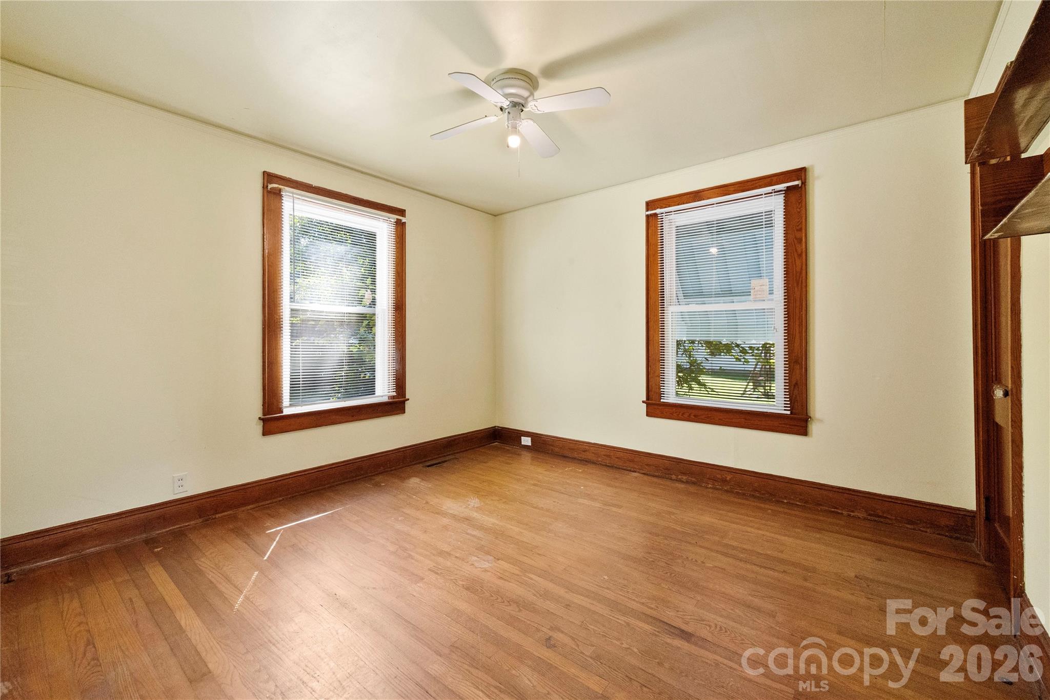 309 S Main Avenue Property Photo 24