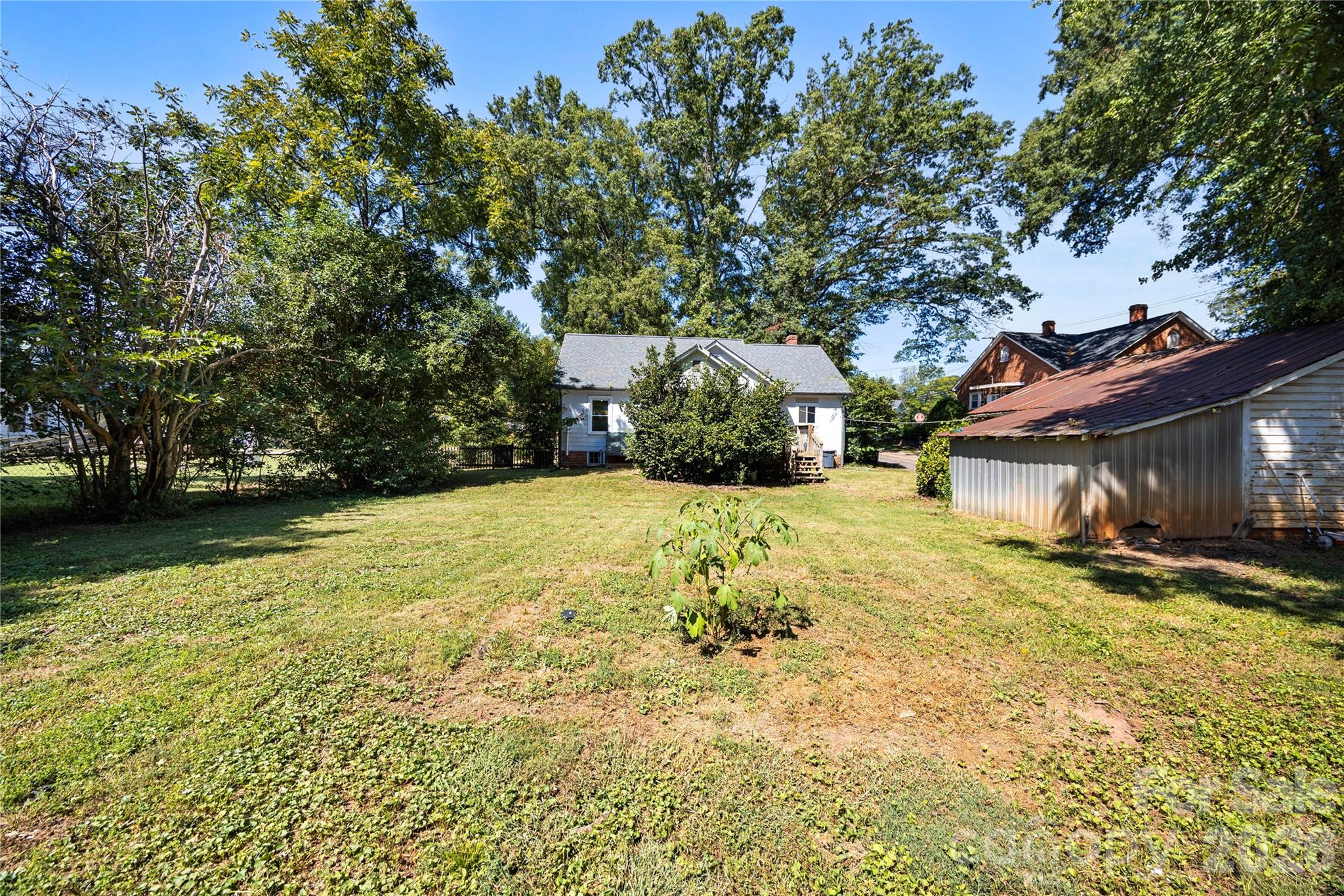 309 S Main Avenue Property Photo 27