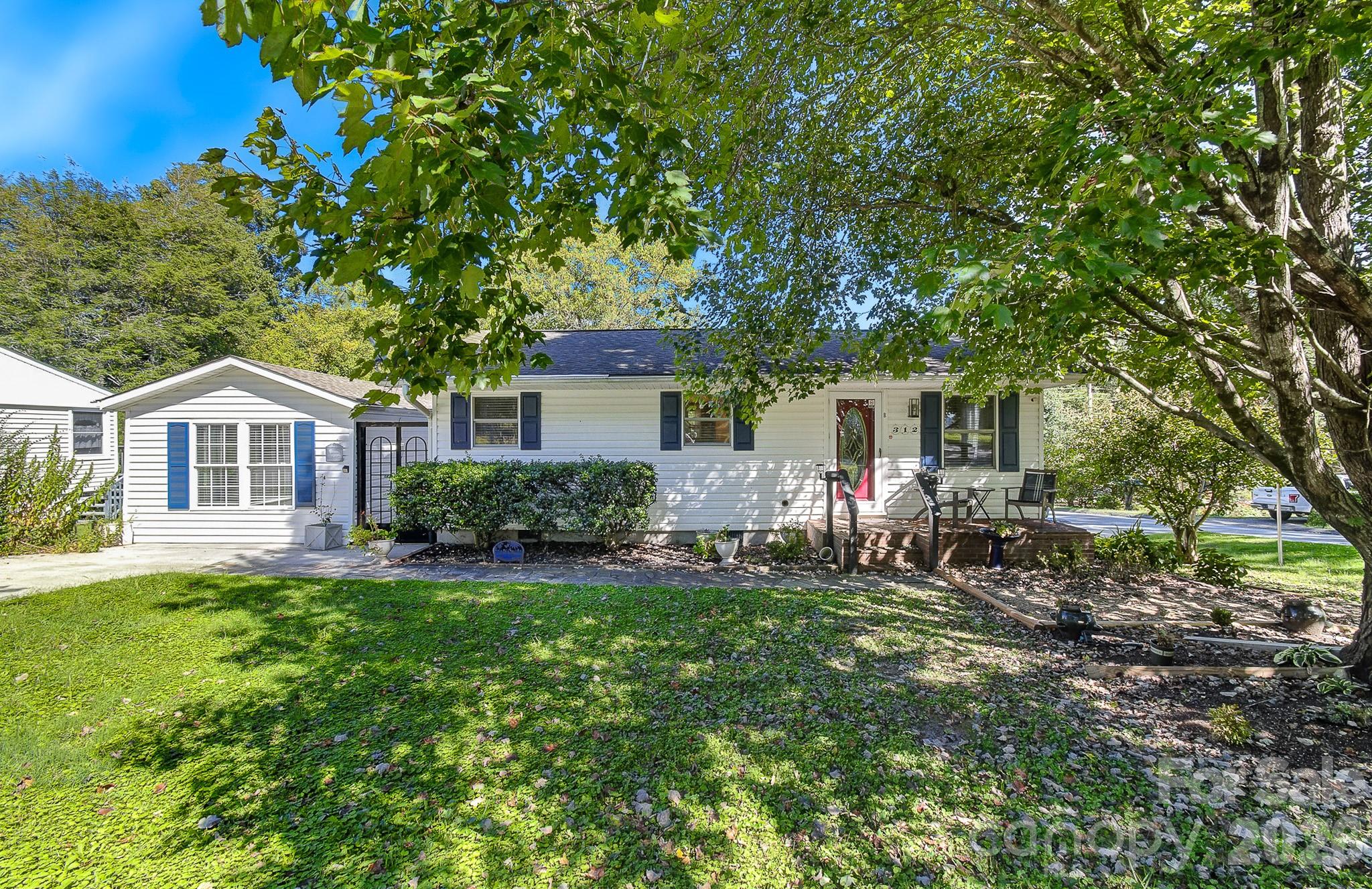 312 Jack Street Property Photo 1