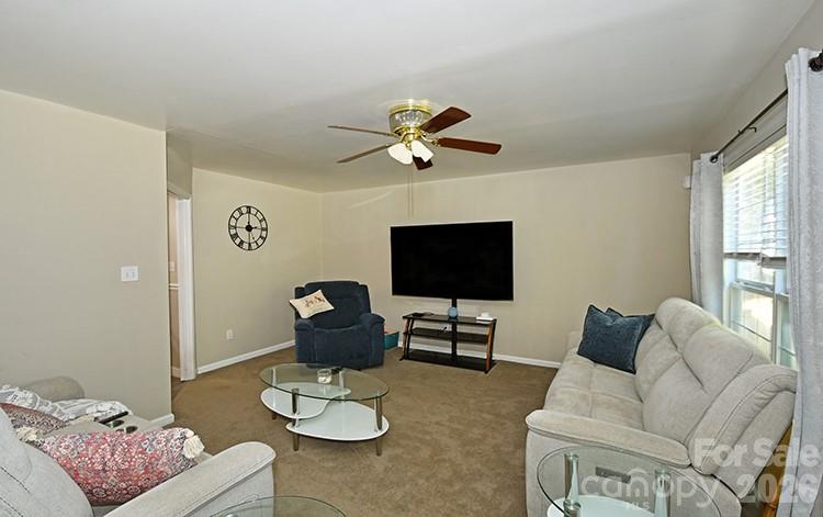 235 Crystal Circle Property Photo 4