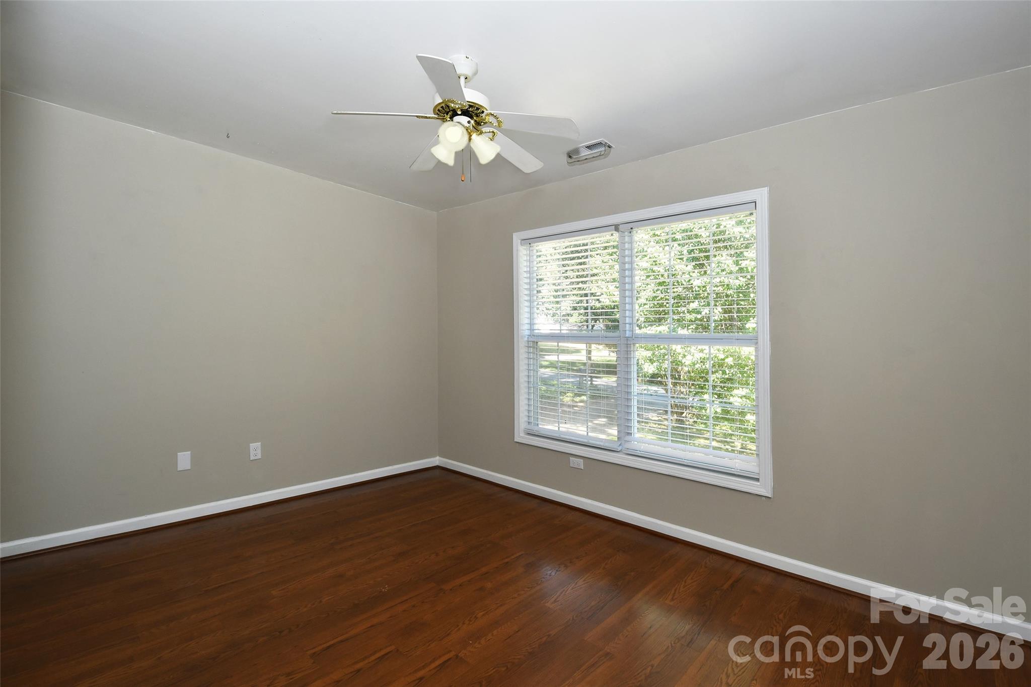 235 Crystal Circle Property Photo 13