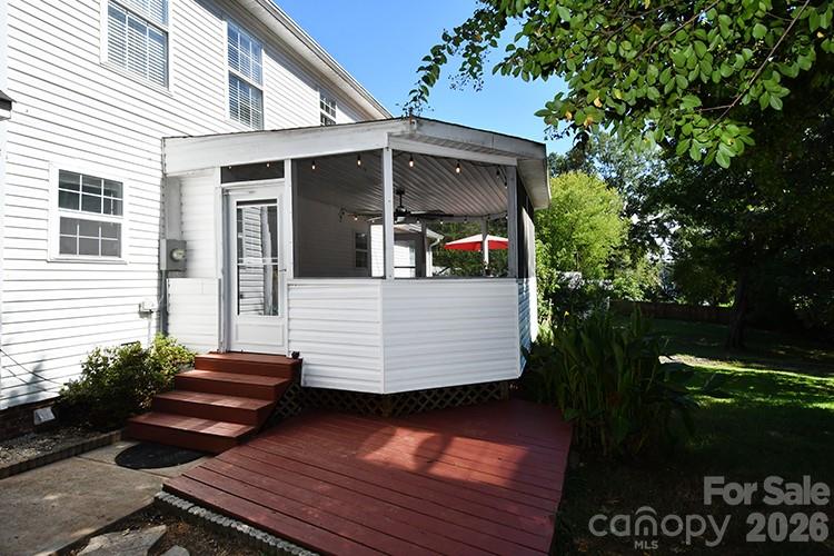 235 Crystal Circle Property Photo 18