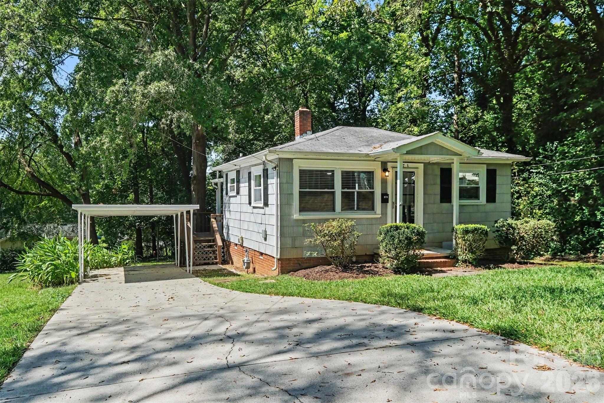 573 Allison Street Property Photo 2