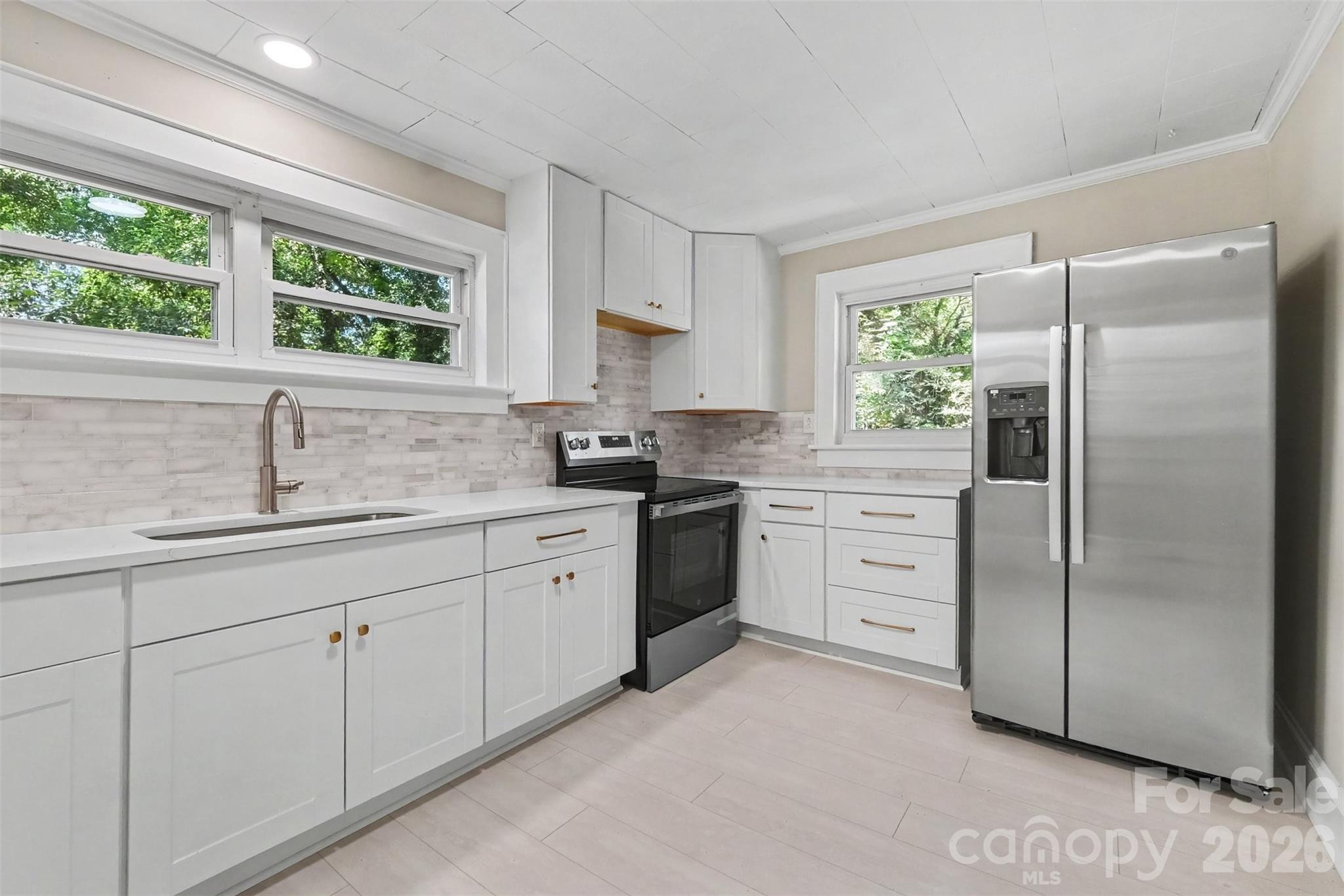 573 Allison Street Property Photo 10