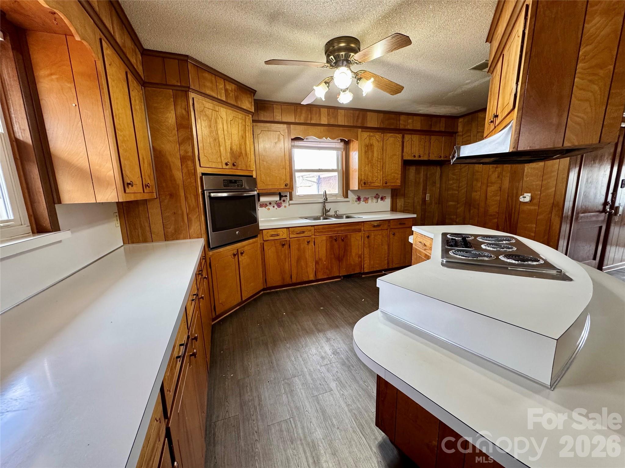 545 Collins Street Property Photo 12