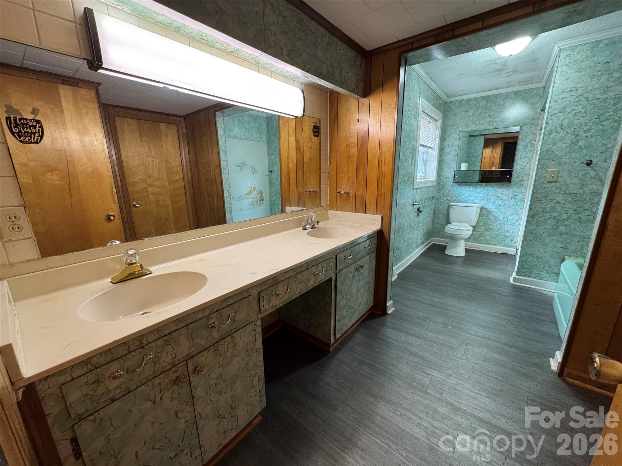 545 Collins Street Property Photo 15