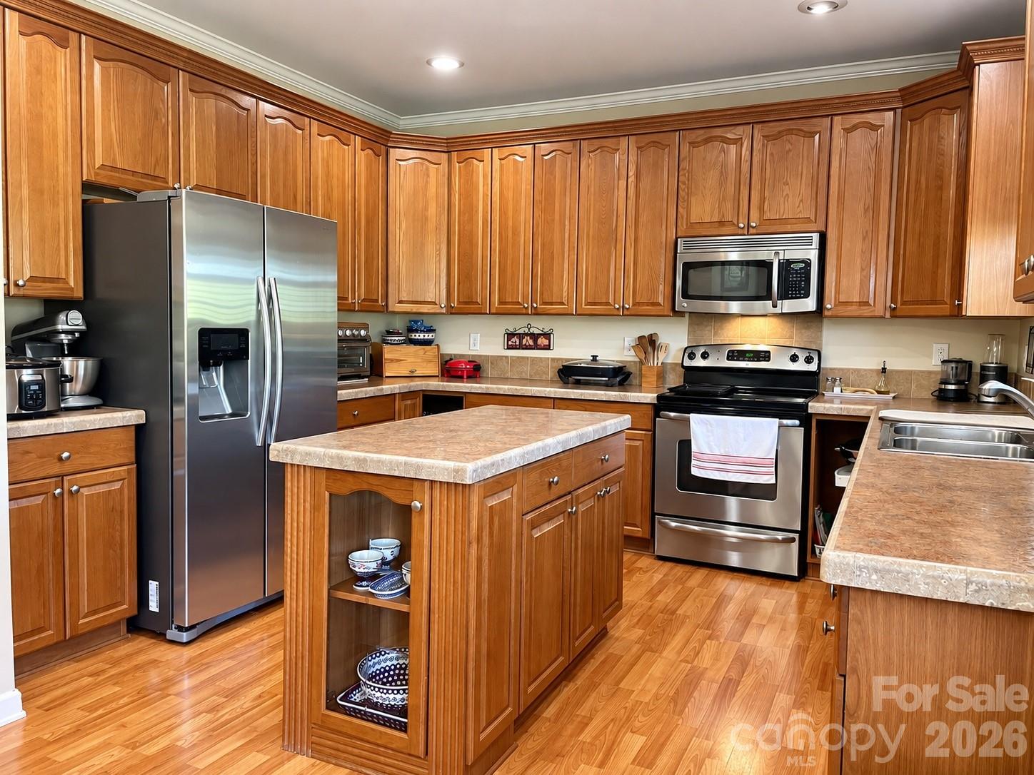 1046 Edgemont Terrace Property Photo 6