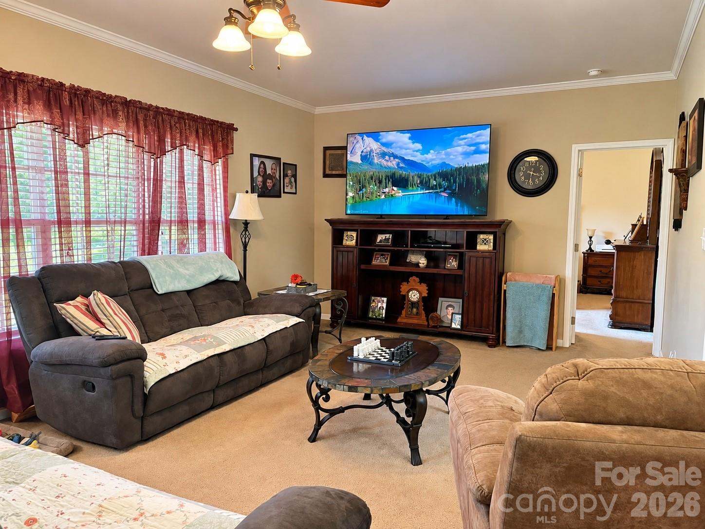 1046 Edgemont Terrace Property Photo 10