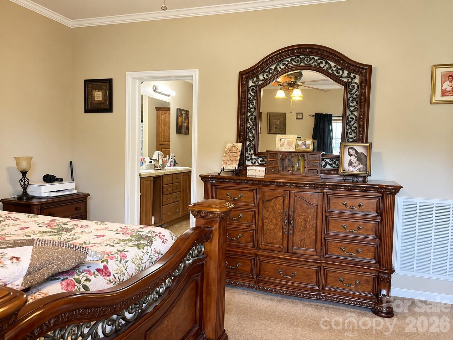 1046 Edgemont Terrace Property Photo 11