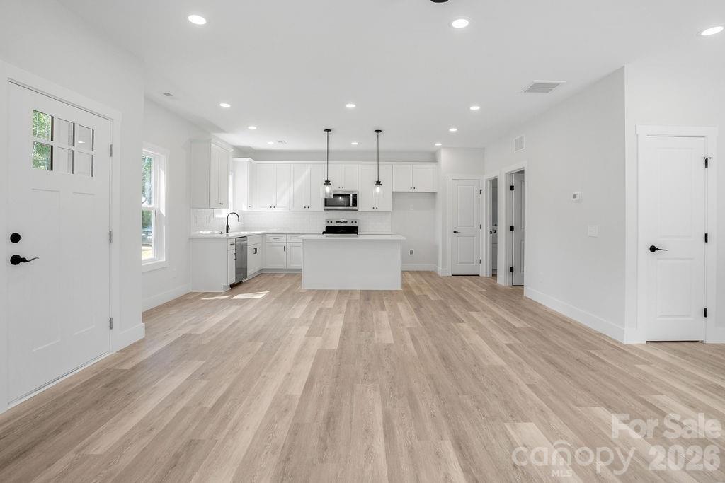 1402 N Modena Street Property Photo 4