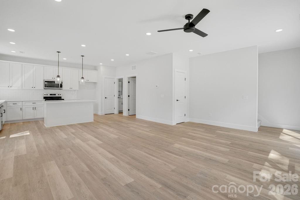 1402 N Modena Street Property Photo 5