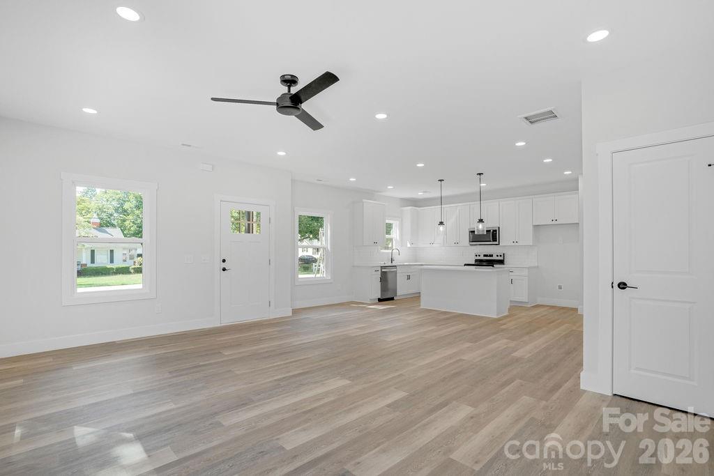 1402 N Modena Street Property Photo 6