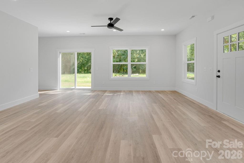 1402 N Modena Street Property Photo 7