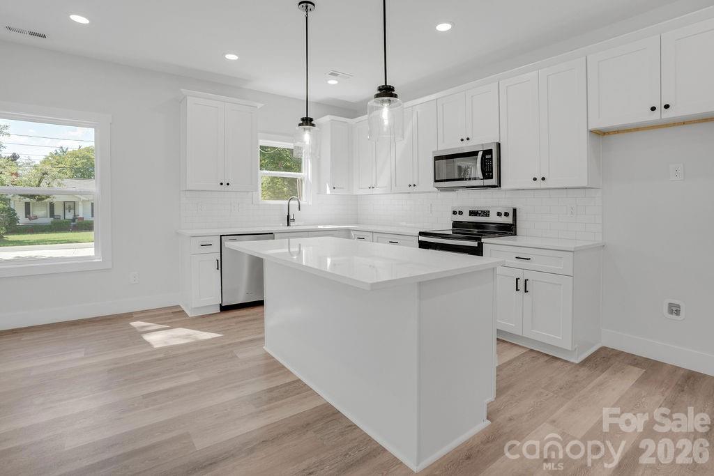 1402 N Modena Street Property Photo 8