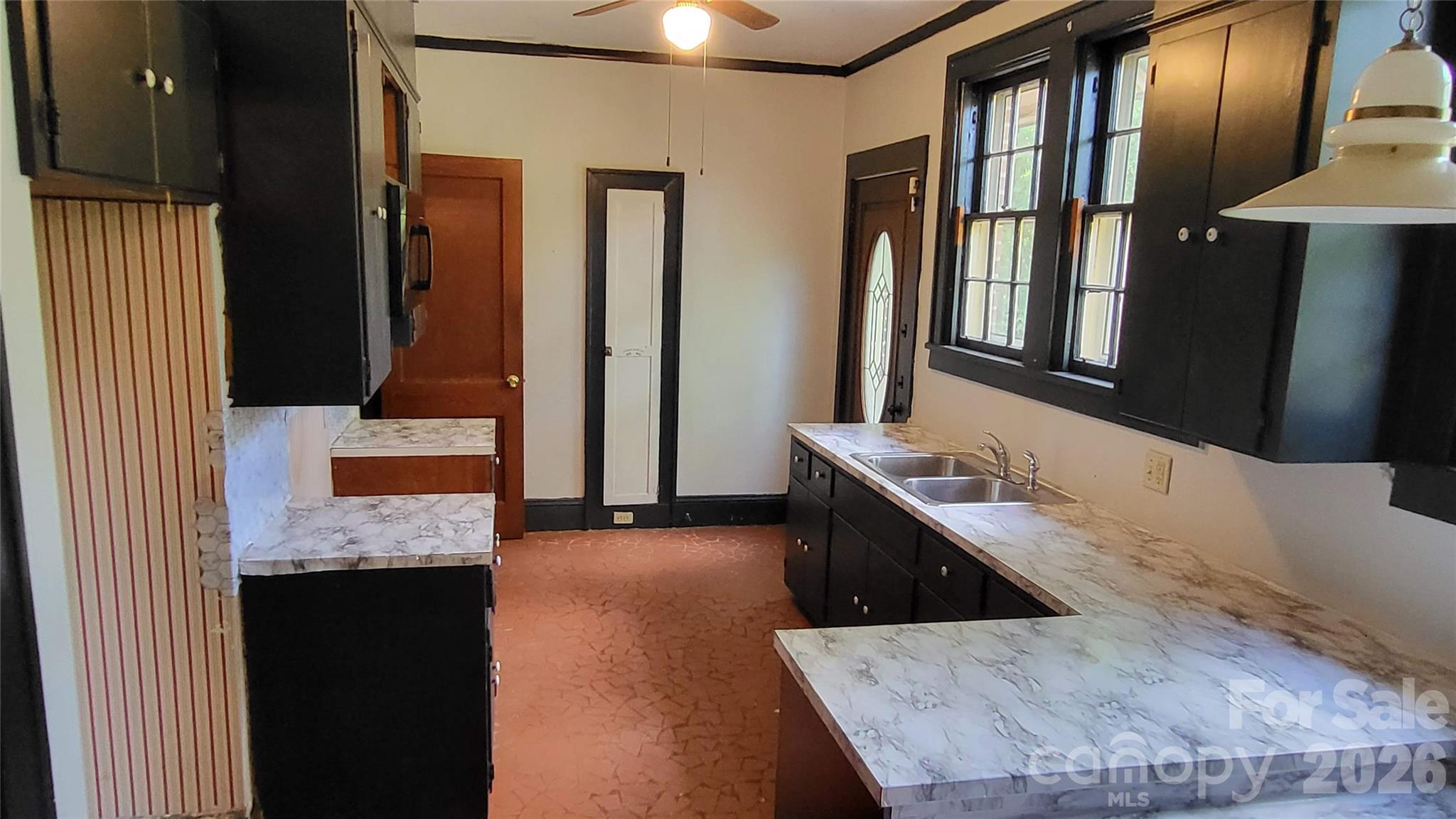 504 Chesterfield Avenue Property Photo 4