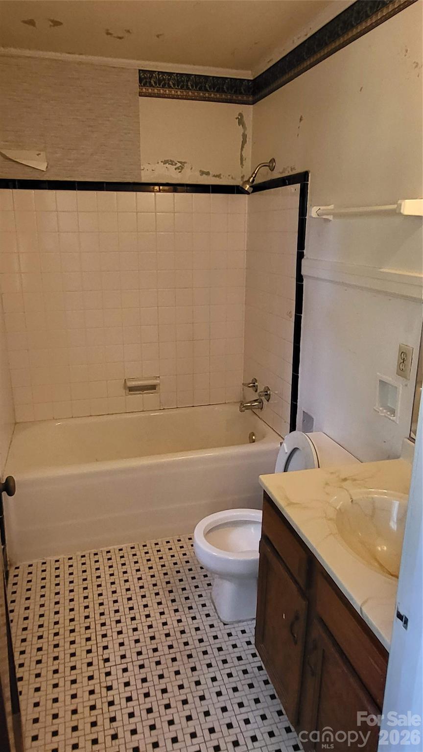 504 Chesterfield Avenue Property Photo 16
