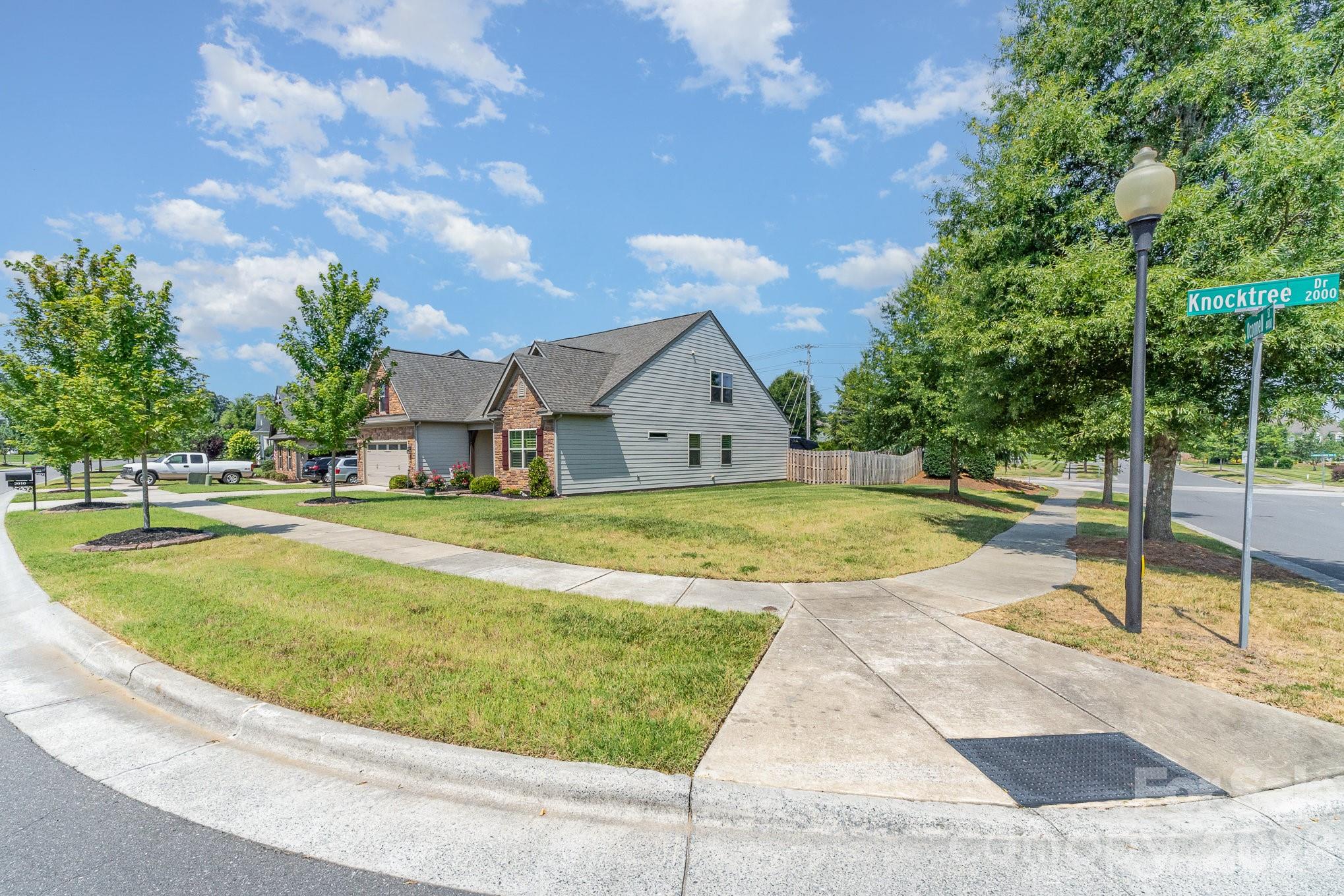 2010 Knocktree Drive Property Photo 3