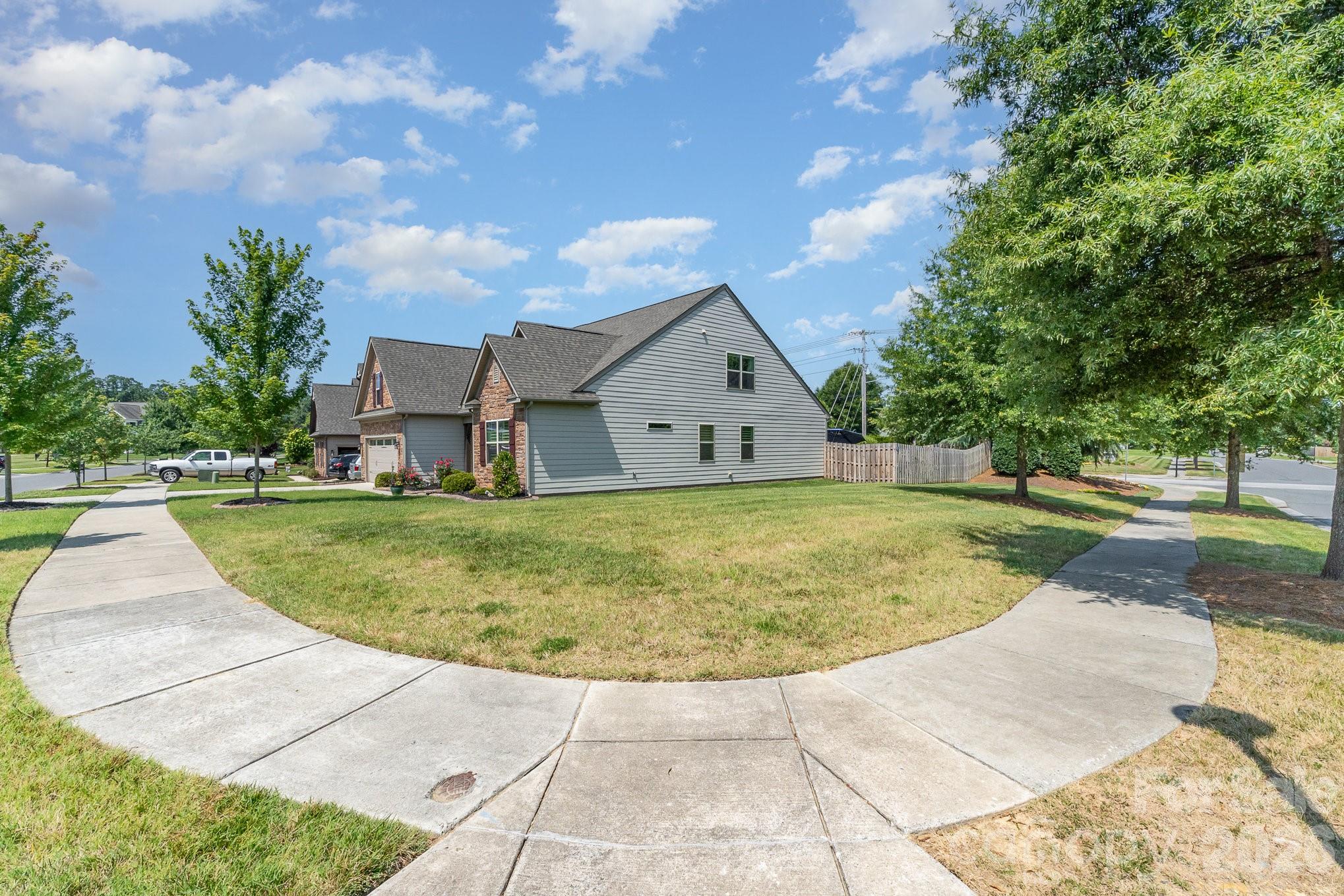 2010 Knocktree Drive Property Photo 4