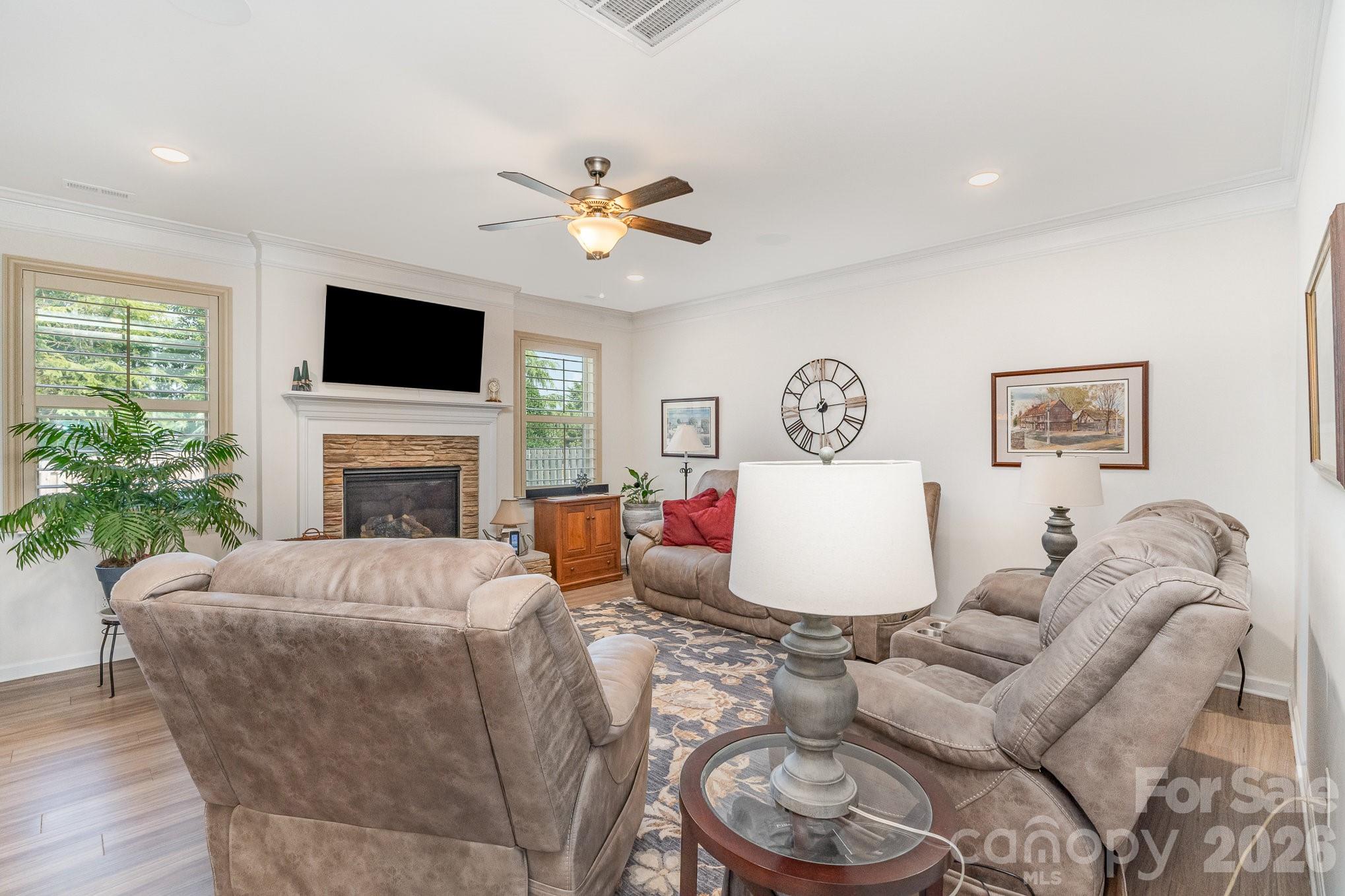 2010 Knocktree Drive Property Photo 6