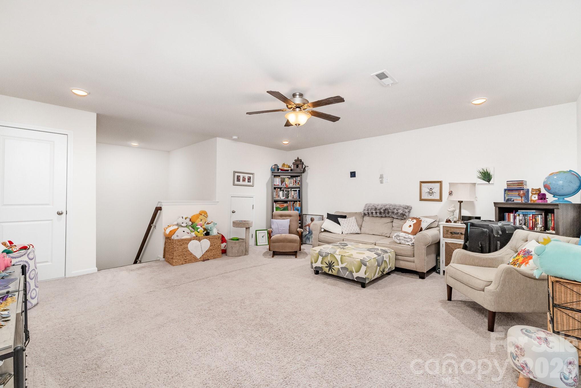 2010 Knocktree Drive Property Photo 27