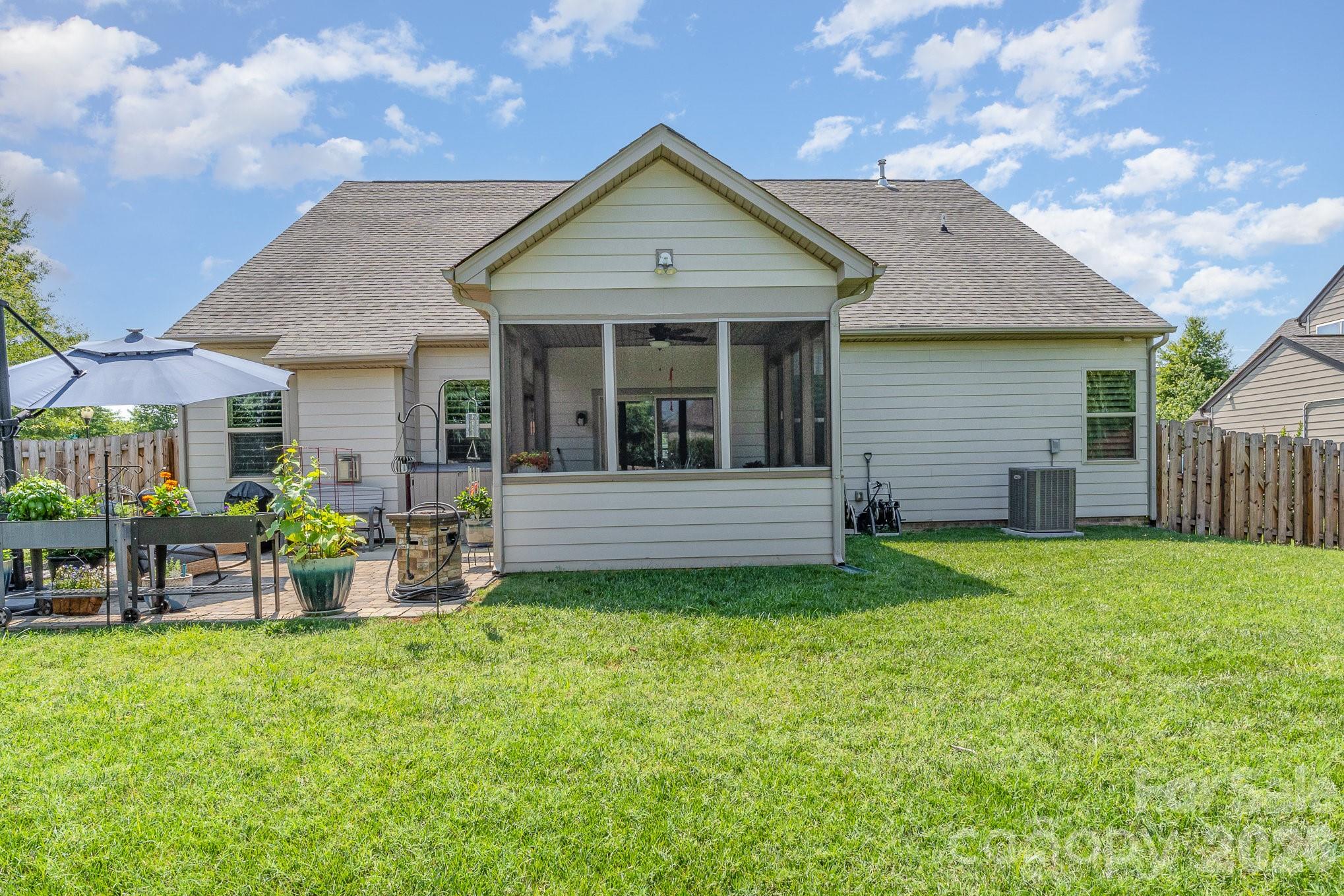 2010 Knocktree Drive Property Photo 35