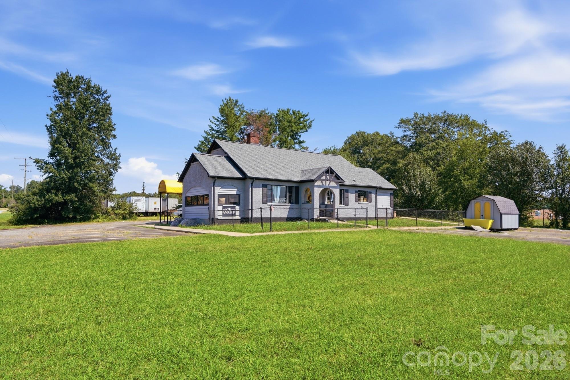 1801 Conover Boulevard Property Photo 6