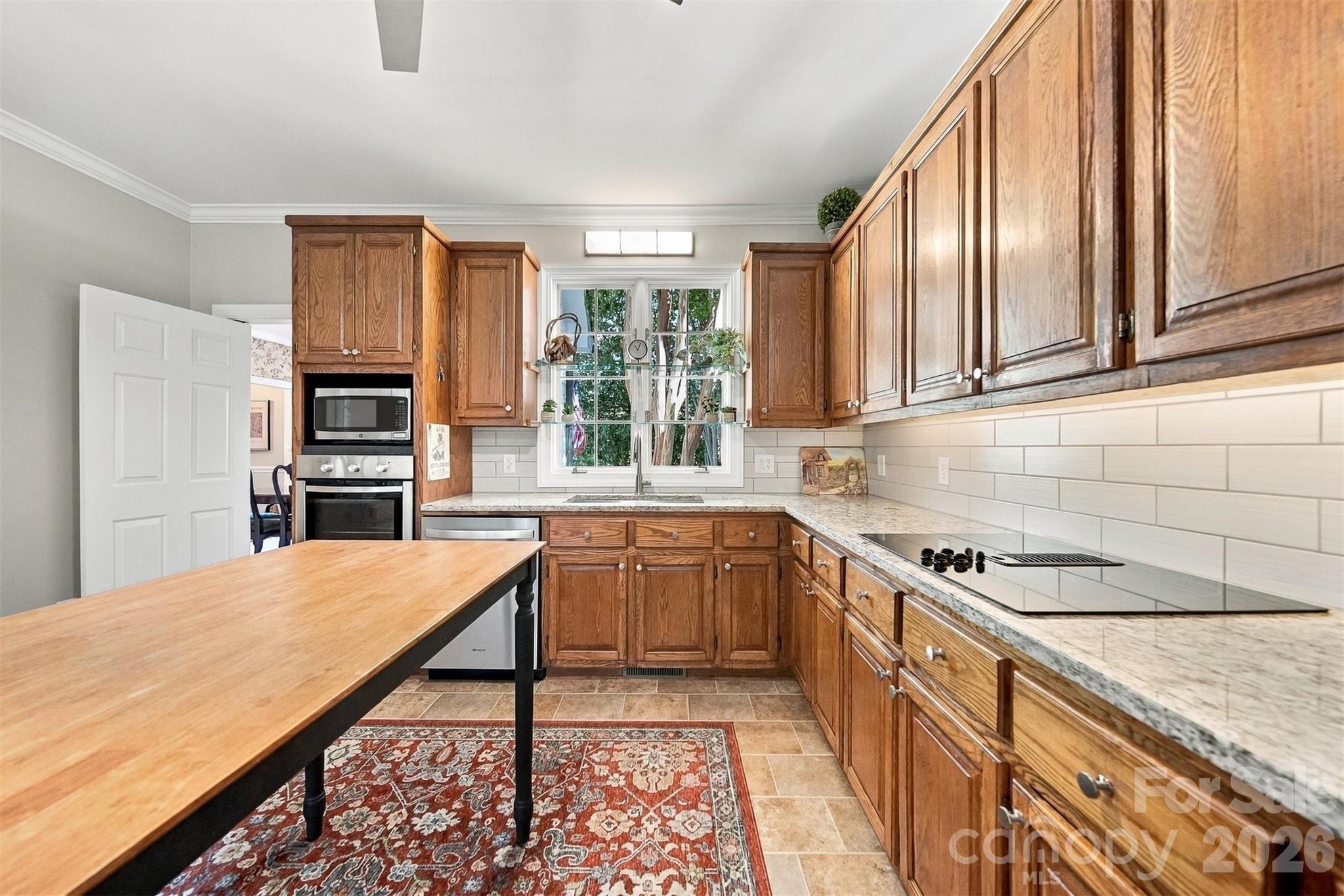 114 6th Avenue Property Photo 11