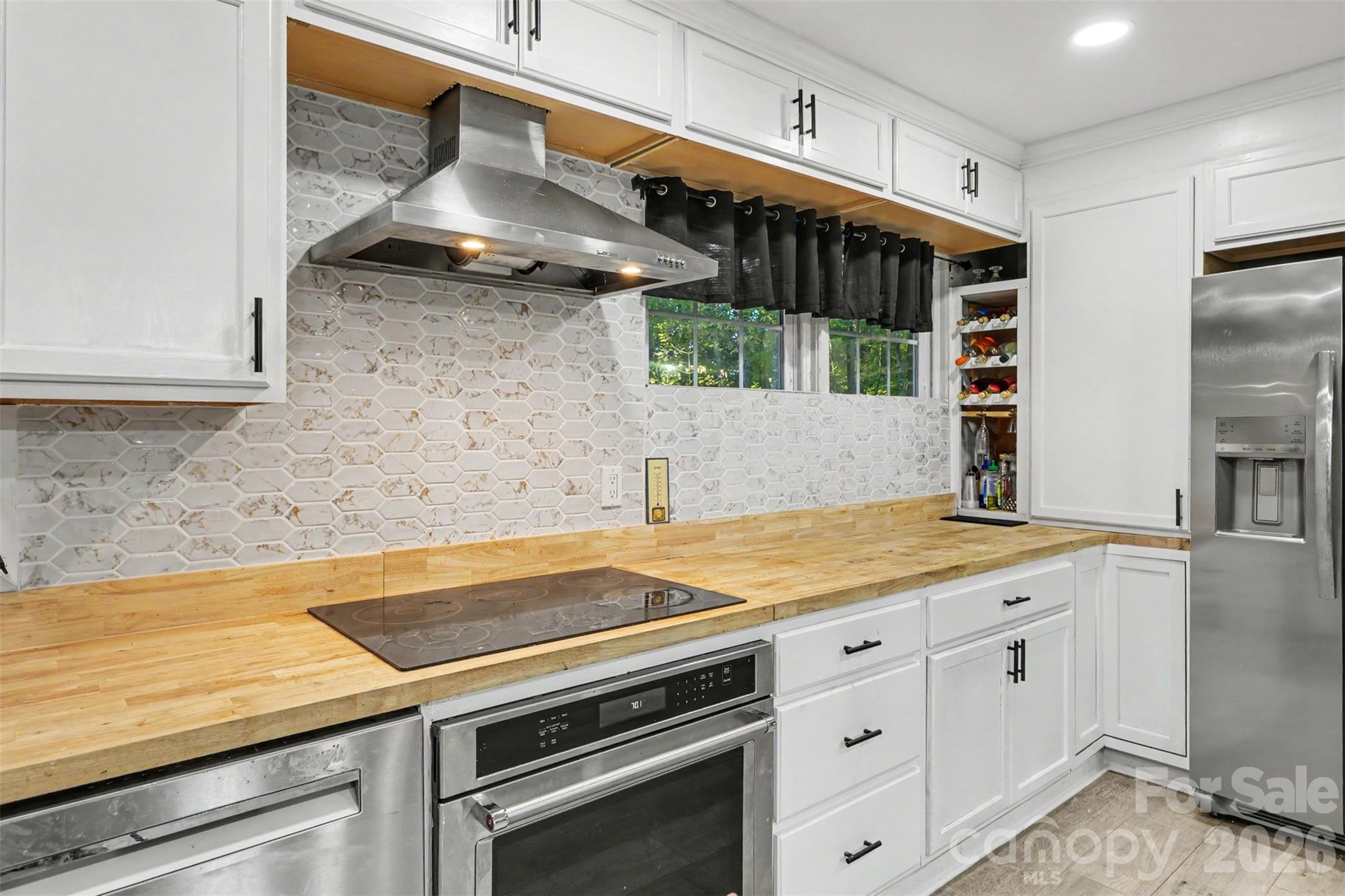 2681 University Drive Property Photo 7