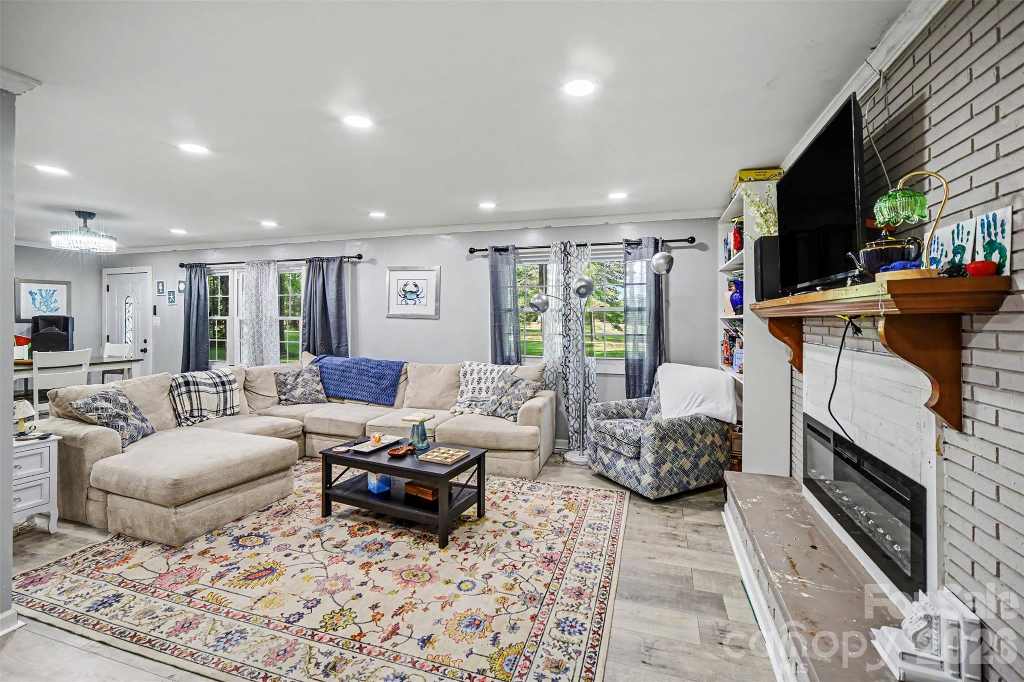 2681 University Drive Property Photo 8