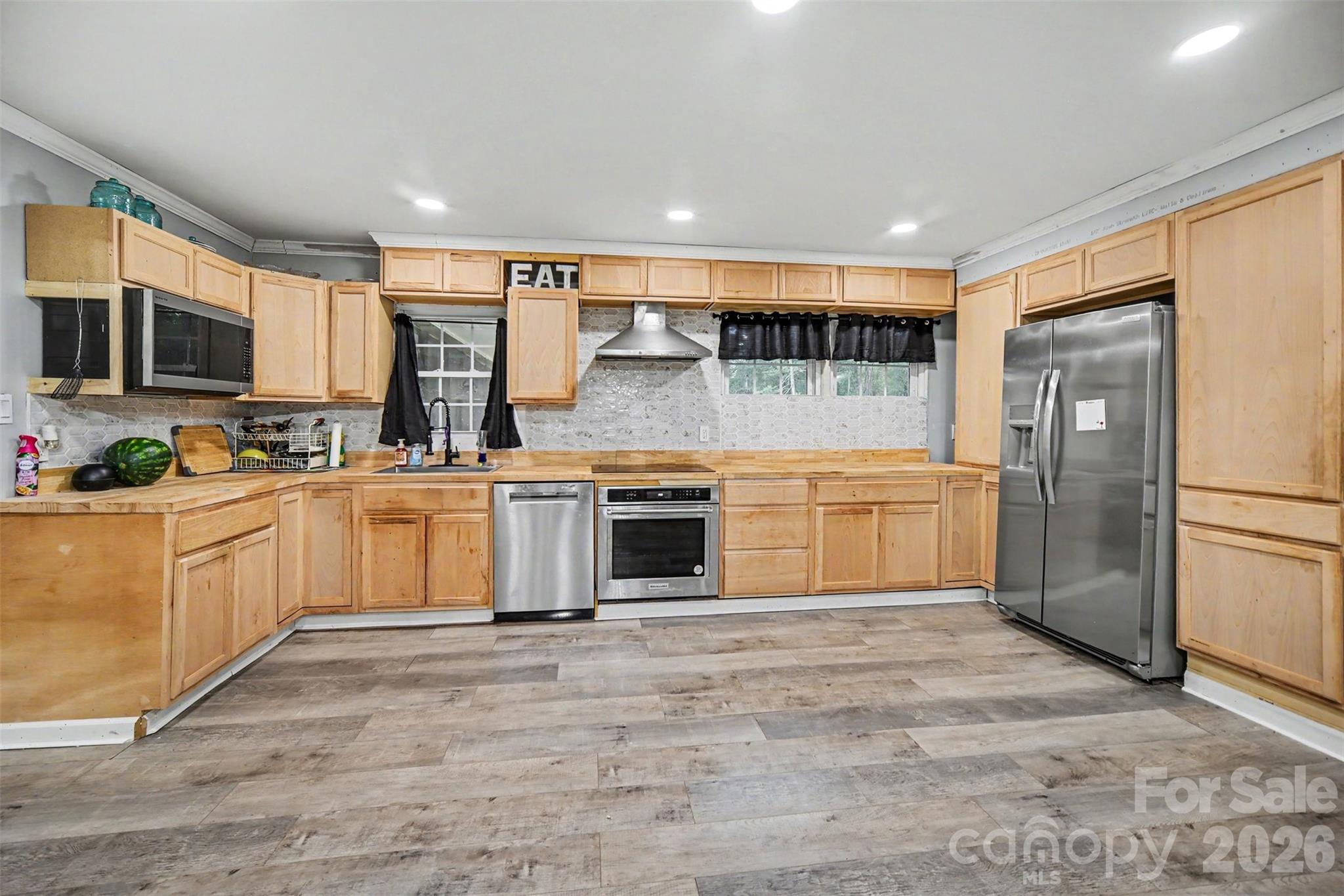 2681 University Drive Property Photo 10
