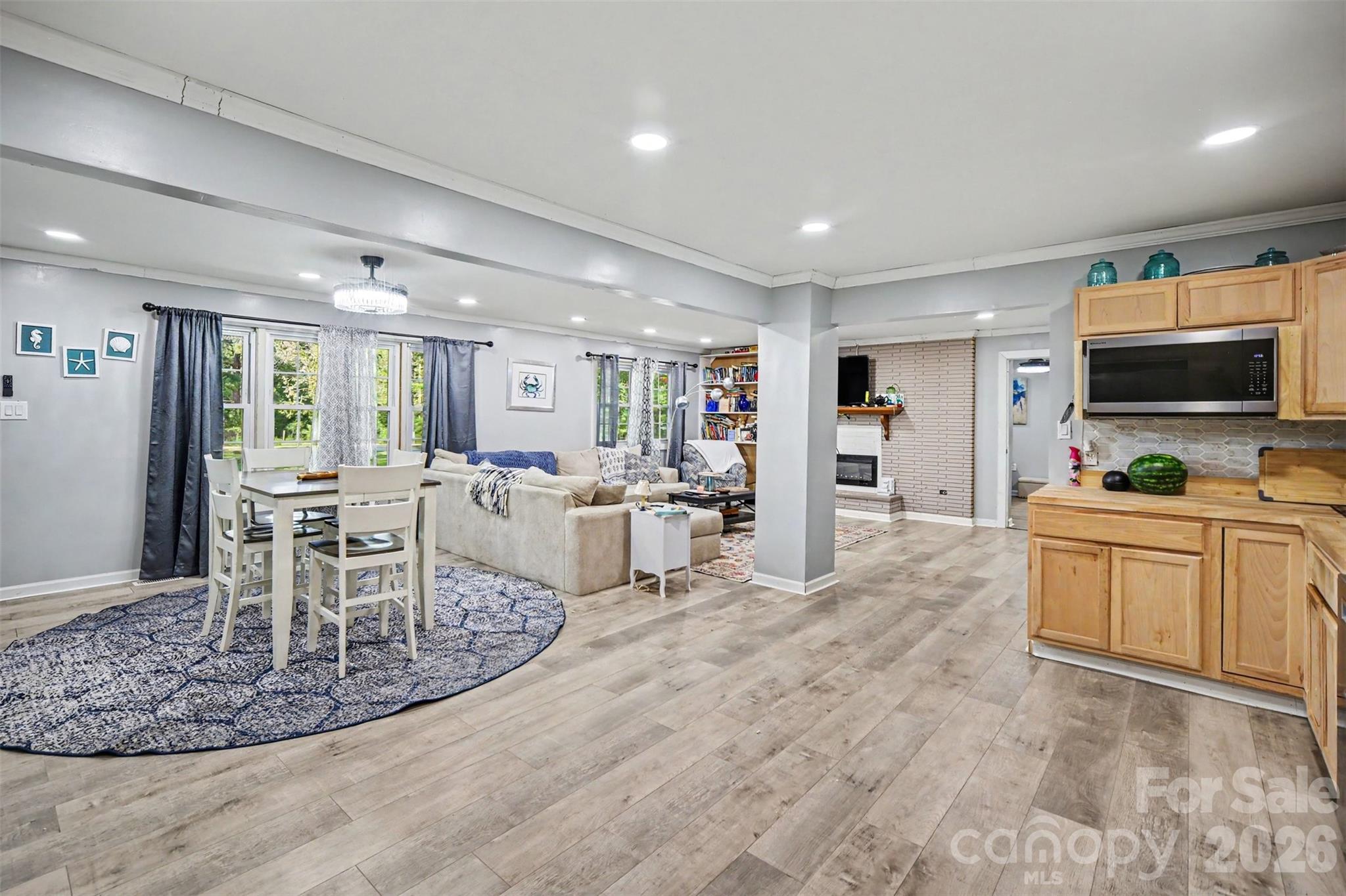 2681 University Drive Property Photo 13